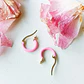 Argollas Huggies Sakura chapadas en oro 18K Rosa chicle - Miniatura 9