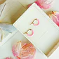 Argollas Huggies Sakura chapadas en oro 18K Rosa chicle - Miniatura 2