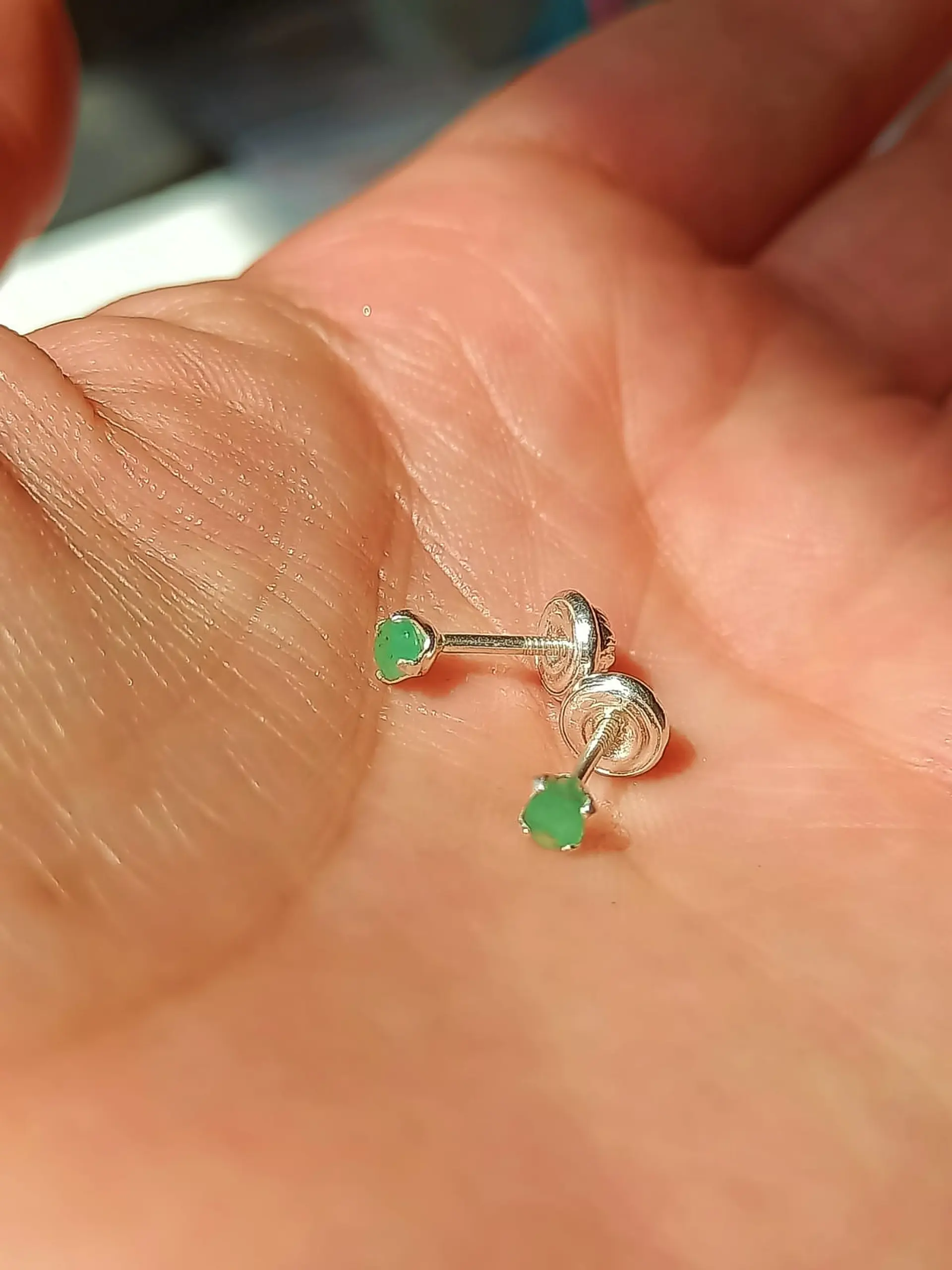 Aros abridores de tuerca en plata fina ley S925 con Esmeralda natural genuina 3mm 6