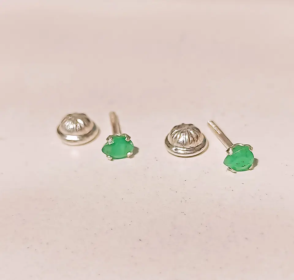 Aros abridores de tuerca en plata fina ley S925 con Esmeralda natural genuina 3mm 12