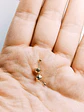 Aros punto esfera tuerca oro solido 18k tapa seguridad  - Miniatura 8