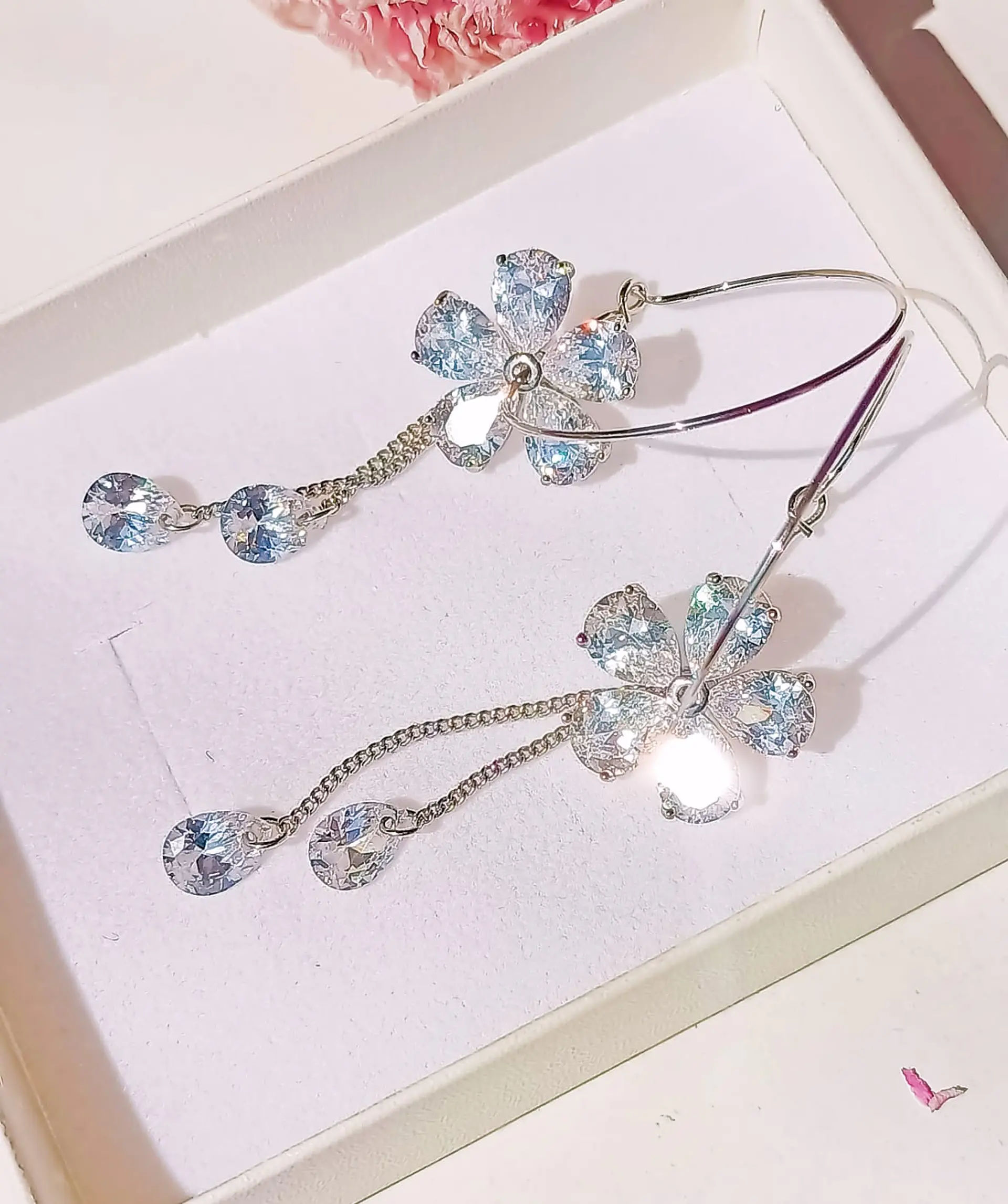 Argollas Largas Hoop Cristal Circonio enchapado en Oro Blanco 2