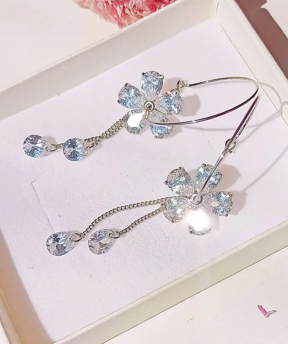Argollas Largas Hoop Cristal Circonio enchapado en Oro Blanco 2