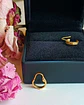 Argollas Huggies Pequeñas Relieve Oro 18k - Miniatura 2