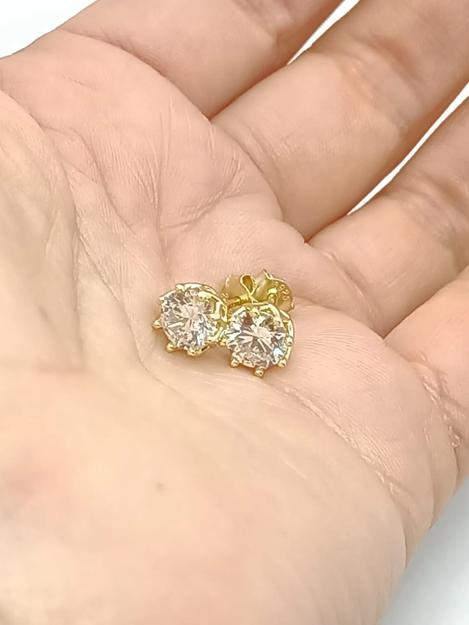 Aros Puntos de Luz Plata fina ley S925 baño de oro 18k 9