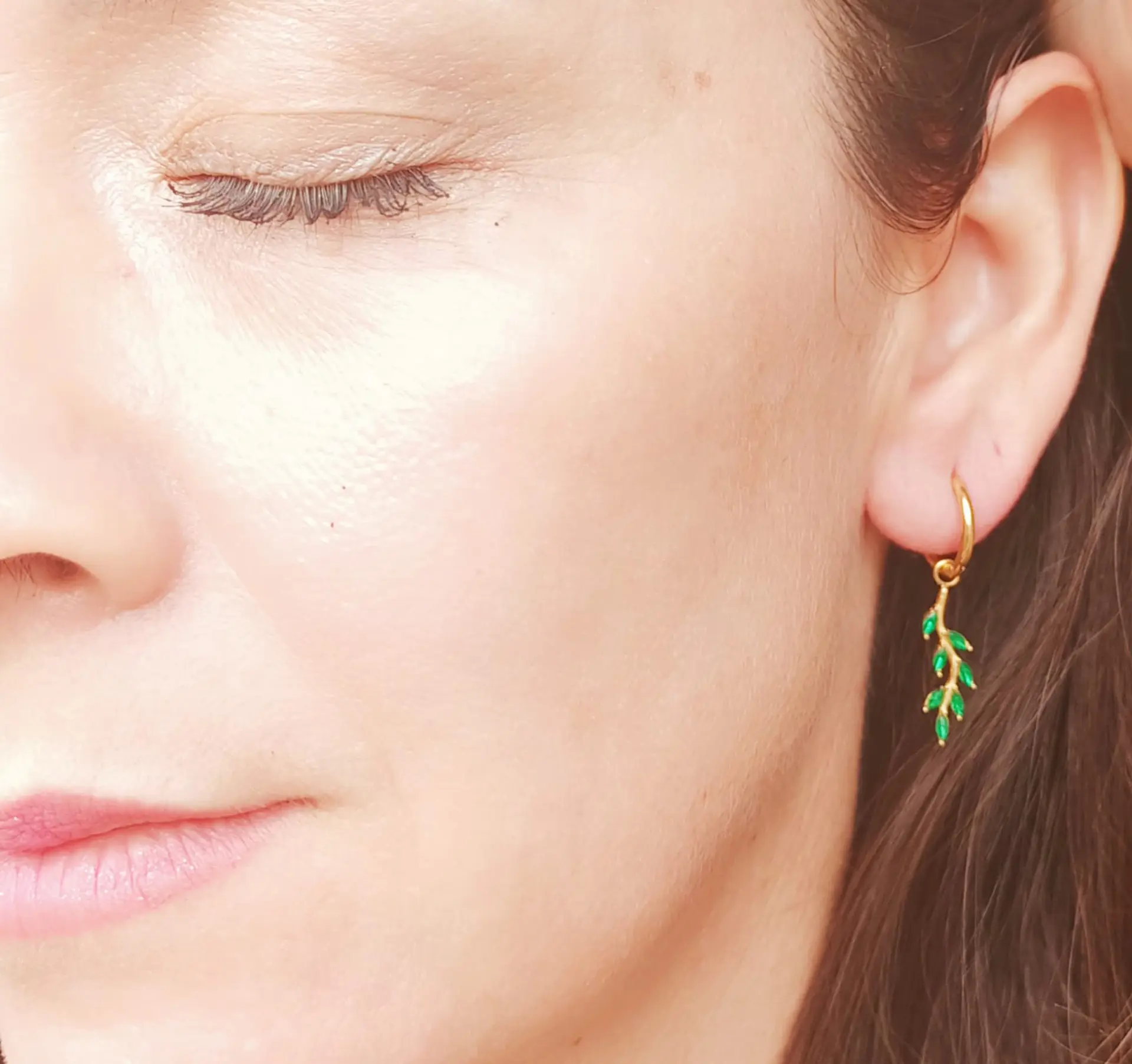 Argollas Aros Hiedras Huggies circonio verde Chapada En Oro 18k 5