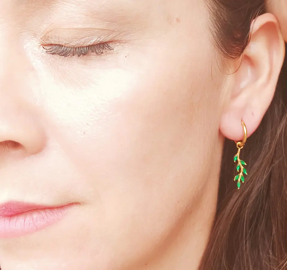 Argollas Aros Hiedras Huggies circonio verde Chapada En Oro 18k 5