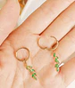 Argollas Aros Hiedras Huggies circonio verde Chapada En Oro 18k - Miniatura 4