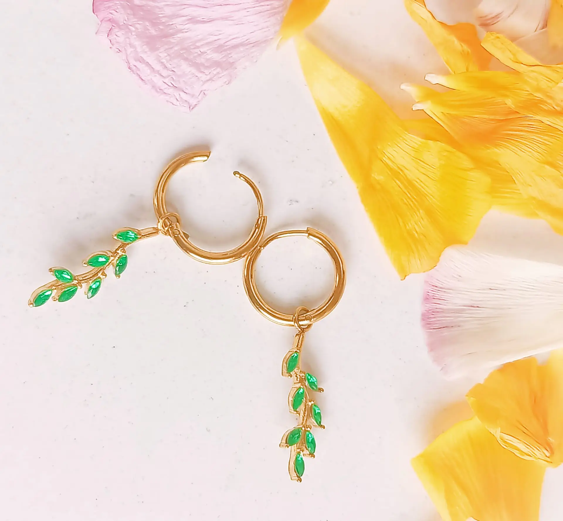 Argollas Aros Hiedras Huggies circonio verde Chapada En Oro 18k 7