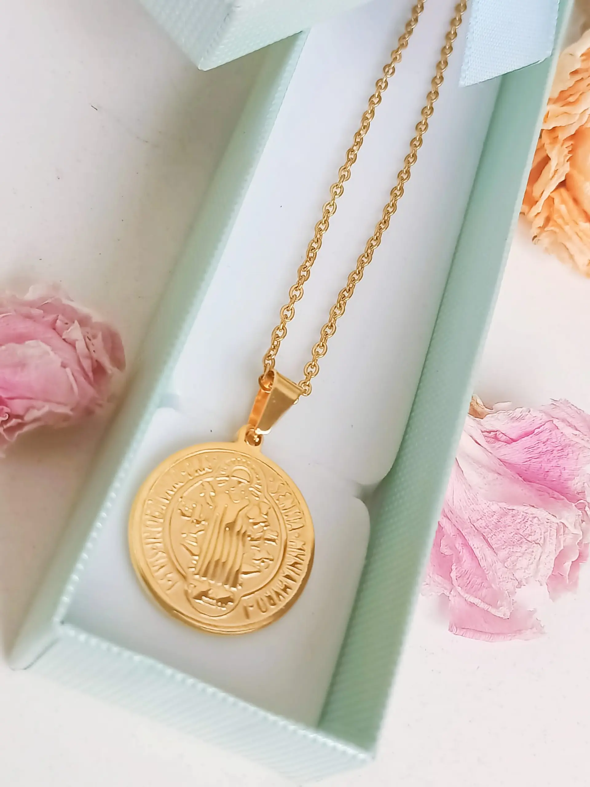 Colgante Medalla San Benito hipoalergénica chapado en oro 18kl 10