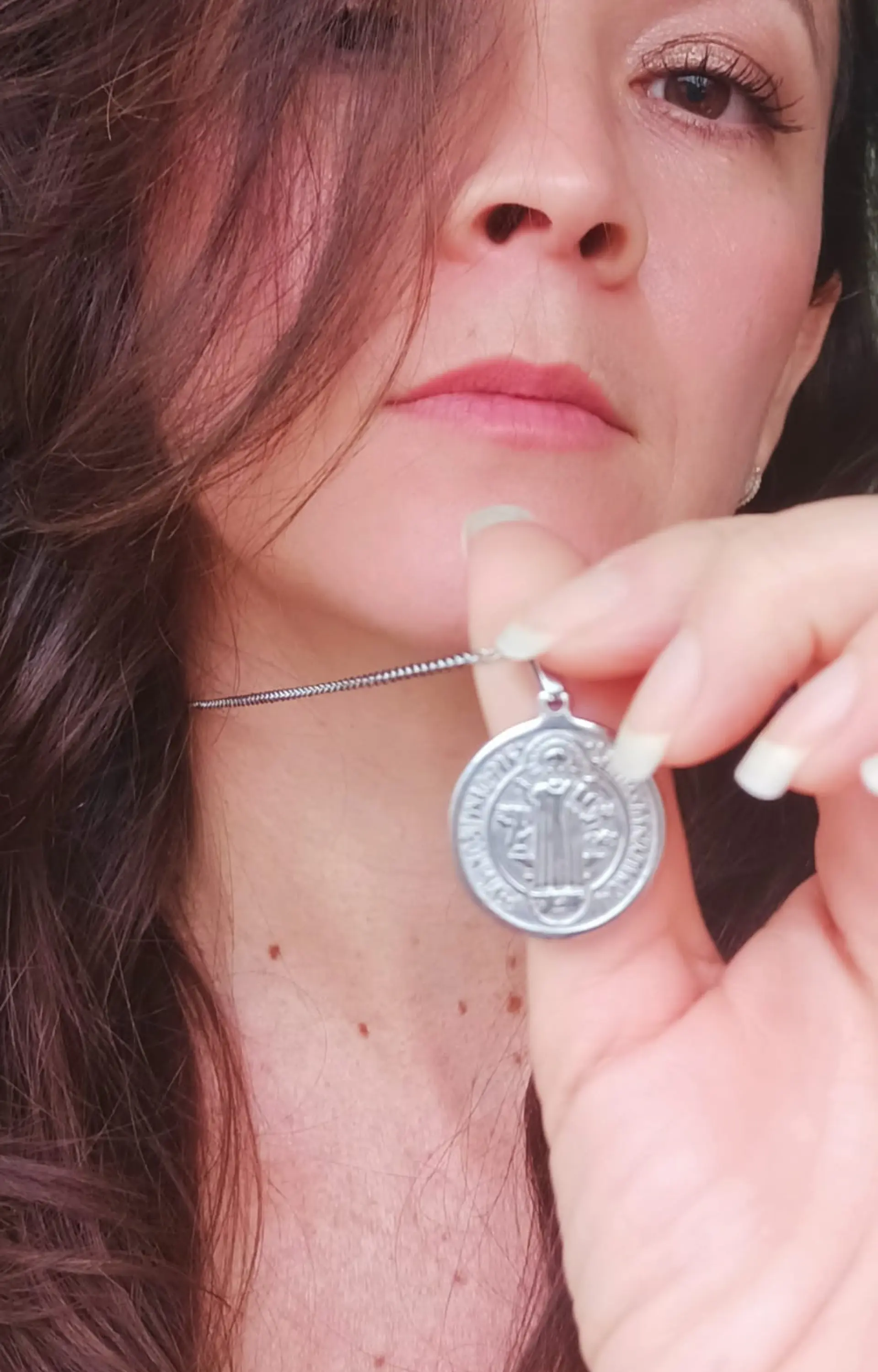 Colgante Medalla San Benito hipoalergénica plateada 3