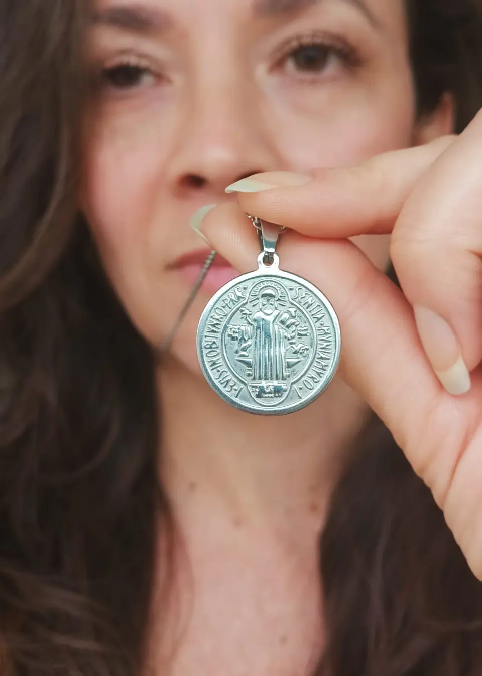 Colgante Medalla San Benito hipoalergénica plateada 5