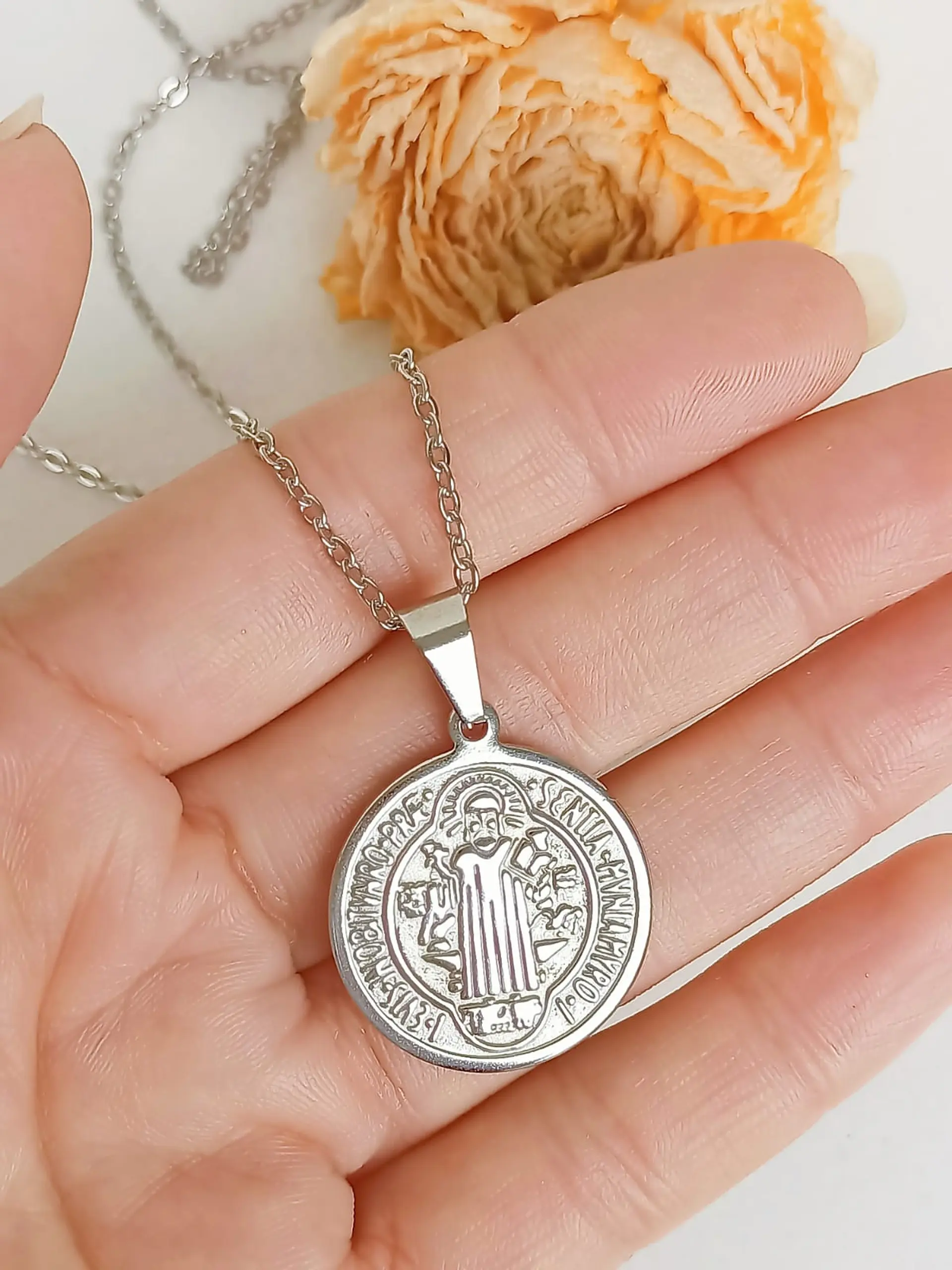 Colgante Medalla San Benito hipoalergénica plateada 6