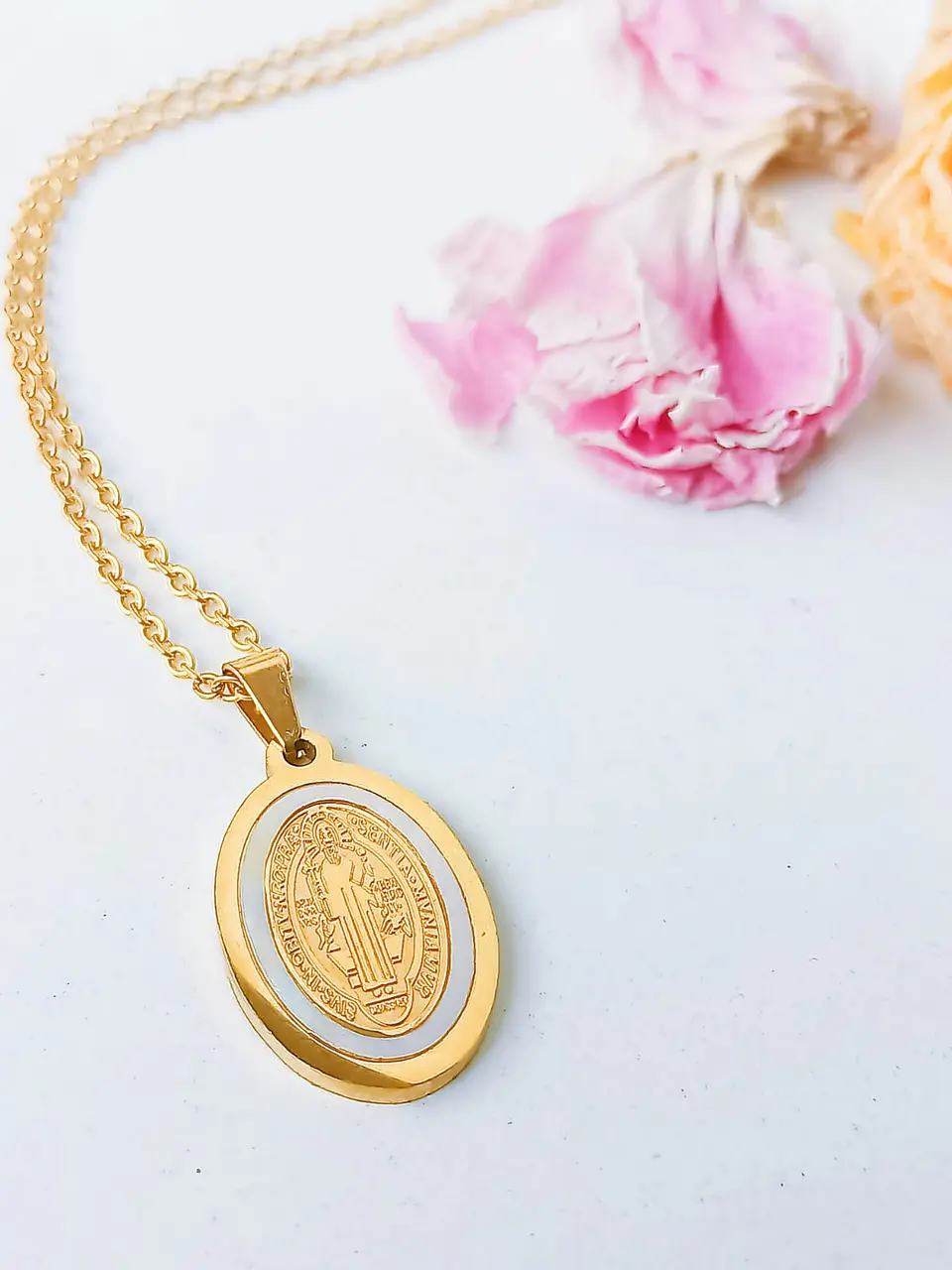 Colgante Collar Medalla San Benito Nacar Chapado Oro 5