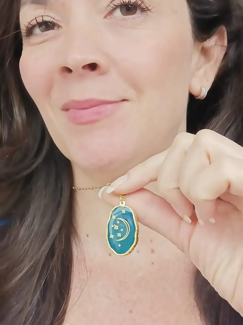 Colgante Luna Y Estrellas Resina Azul Chapado En Oro 18k 8
