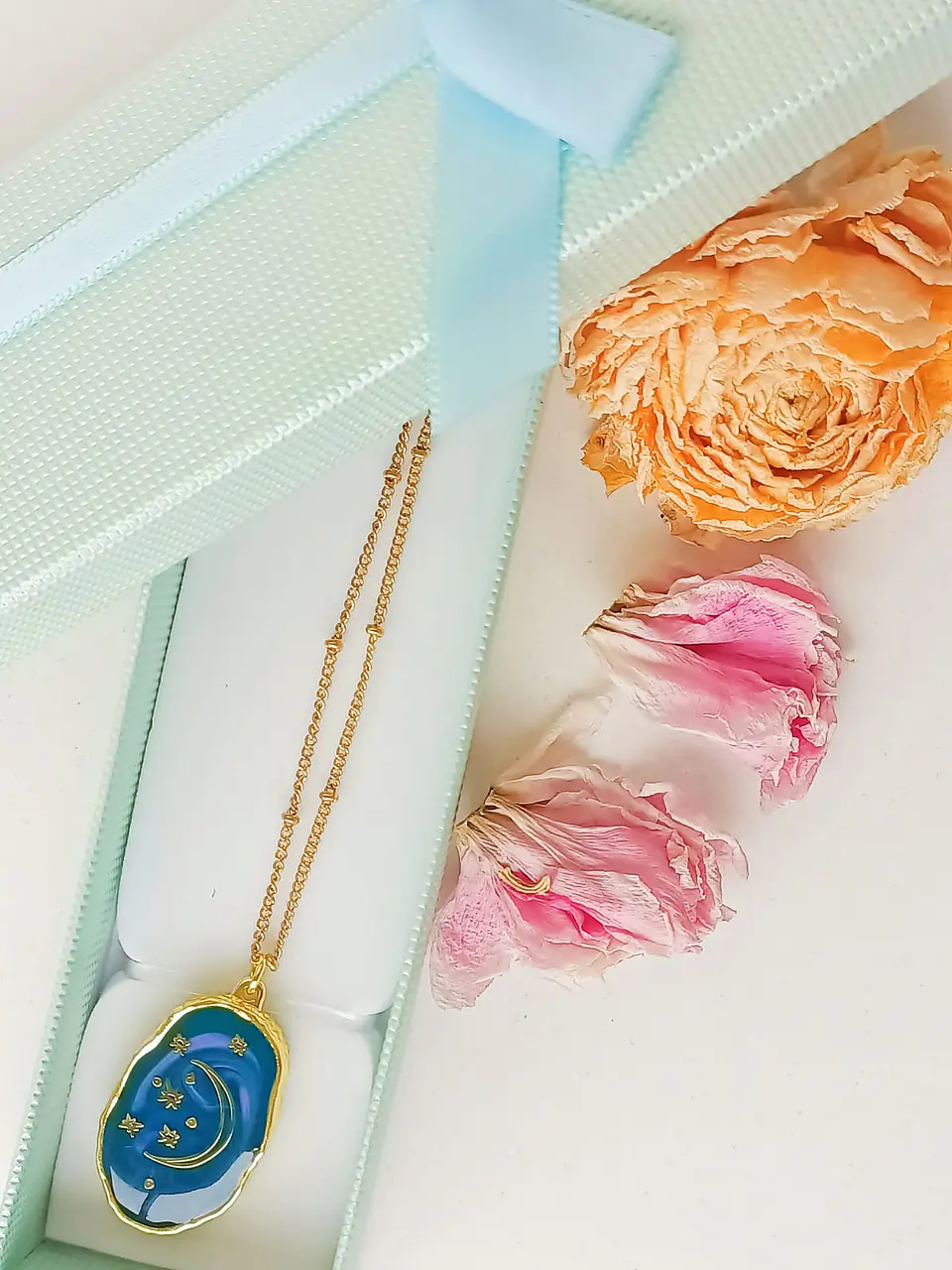 Colgante Luna Y Estrellas Resina Azul Chapado En Oro 18k 3