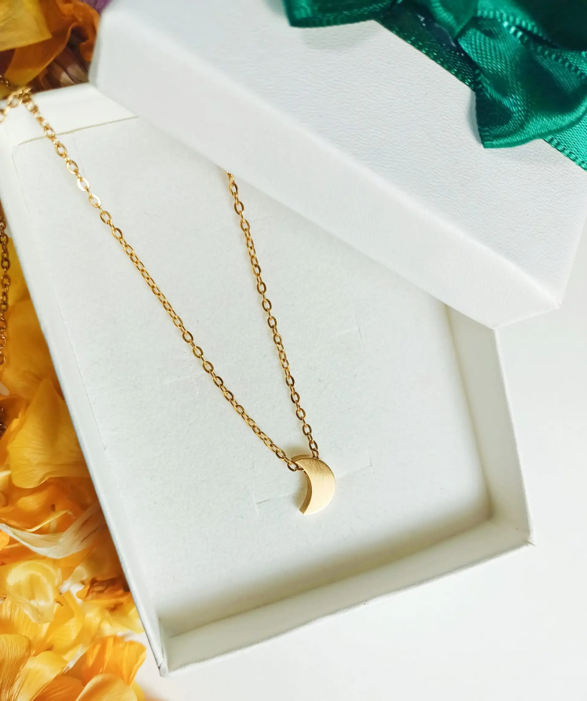 Cadena Colgante Luna Minimalista Chapada En Oro 18k 2