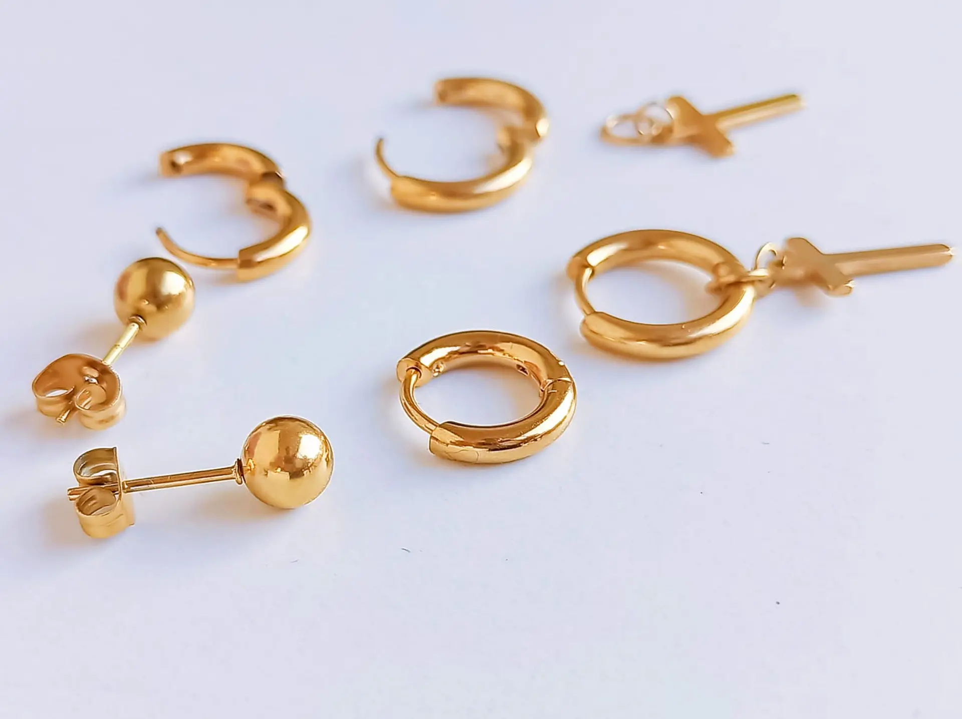 Pack De Aros Argollas Huggies Cruz Esfera Chapada En Oro 18k 5