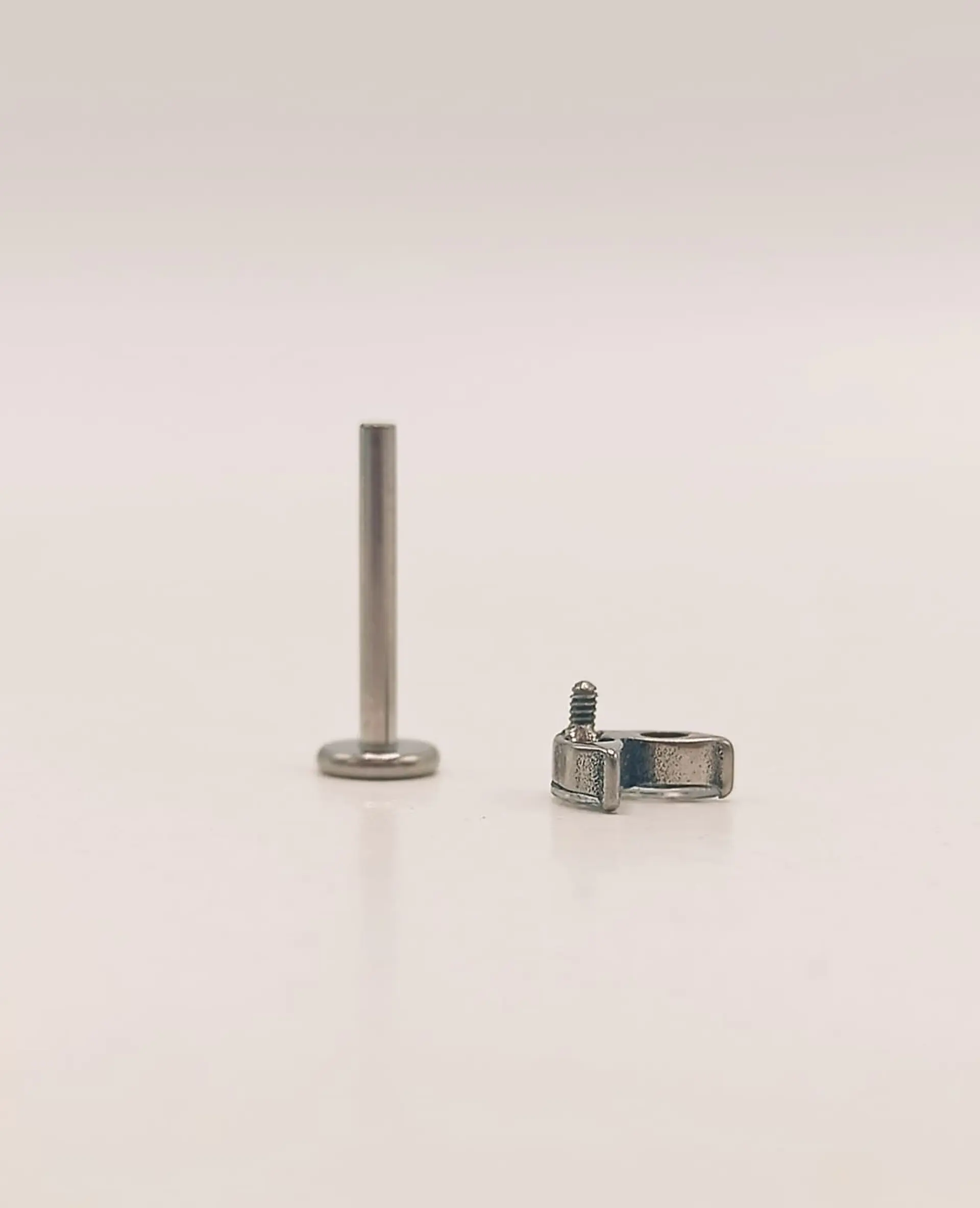 Piercing Labret Tragus F136 Titanio Hoja Circonio 8mm 16g 6