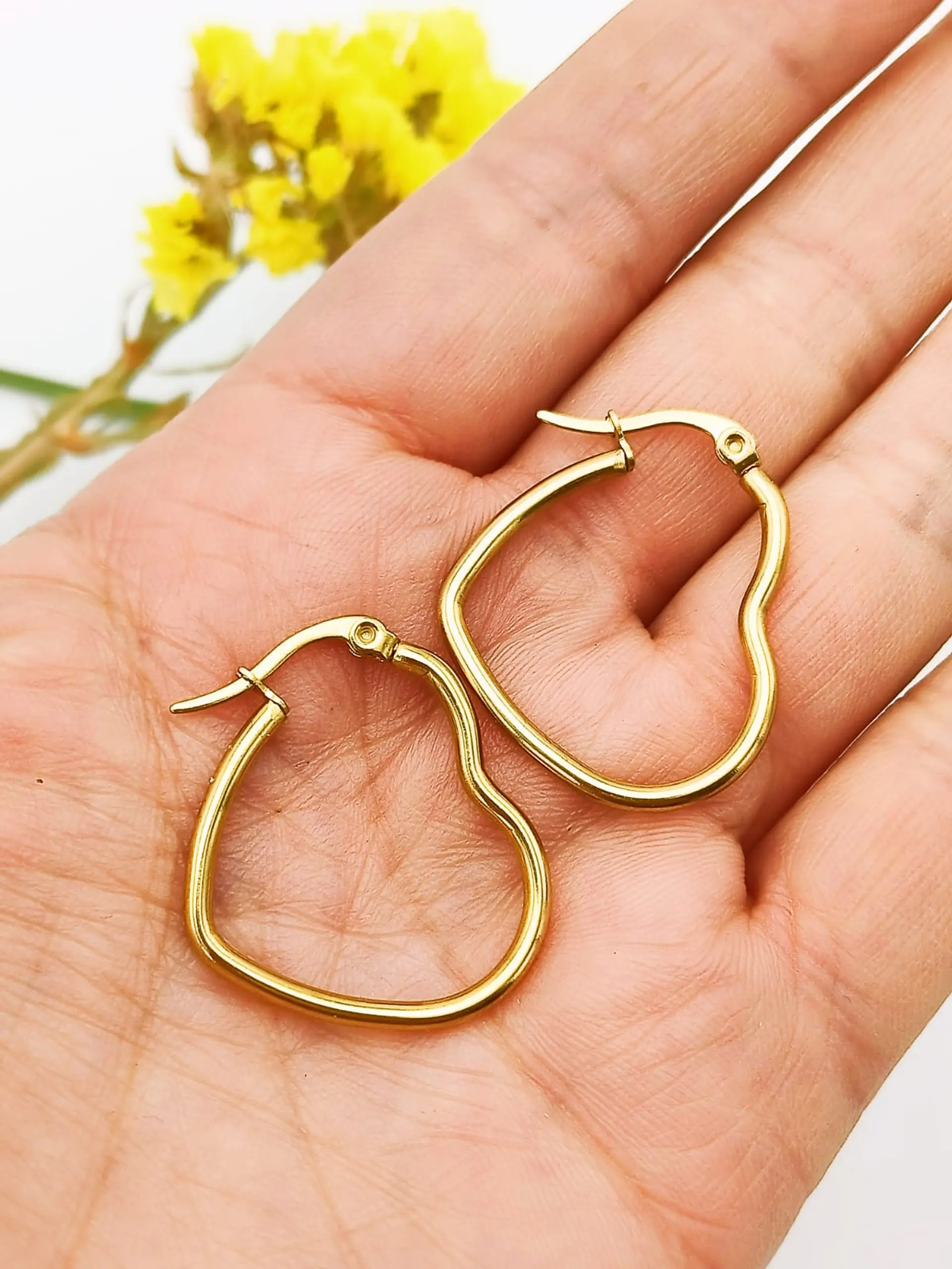 Aros Argollas Basicas Hoop Corazón Chapadas En Oro 18k 4