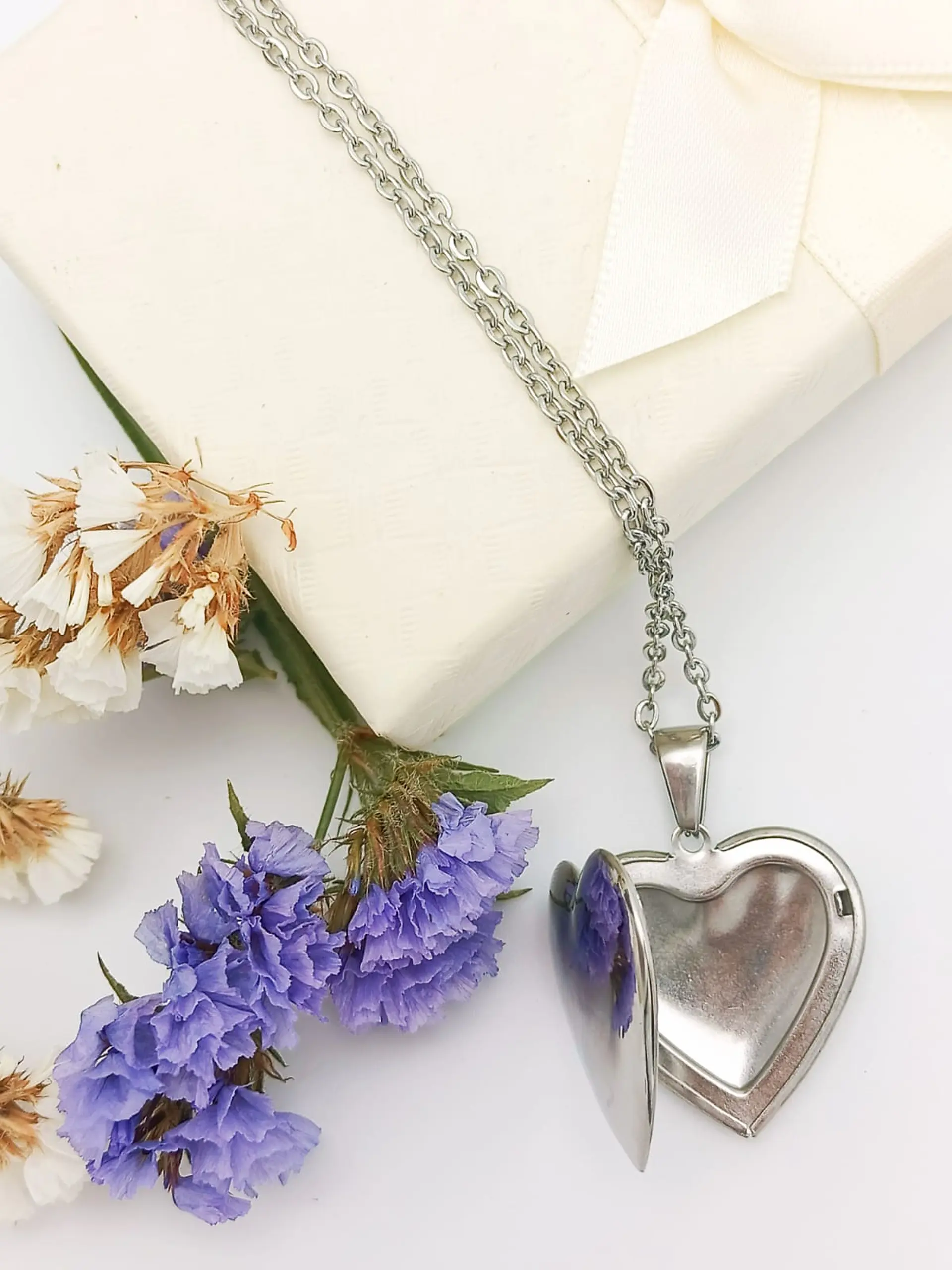 Cadena con dije Relicario corazon liso hipoalergenico  2
