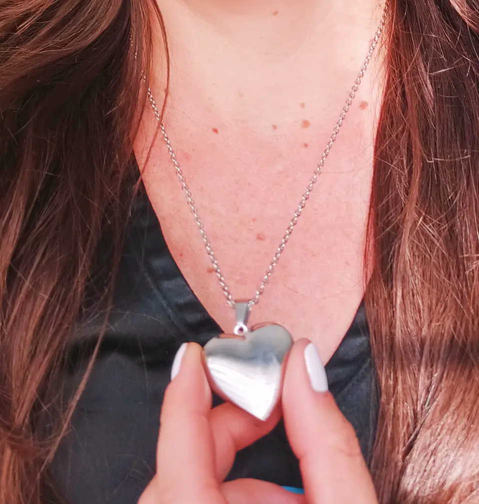 Cadena con dije Relicario corazon liso hipoalergenico  8