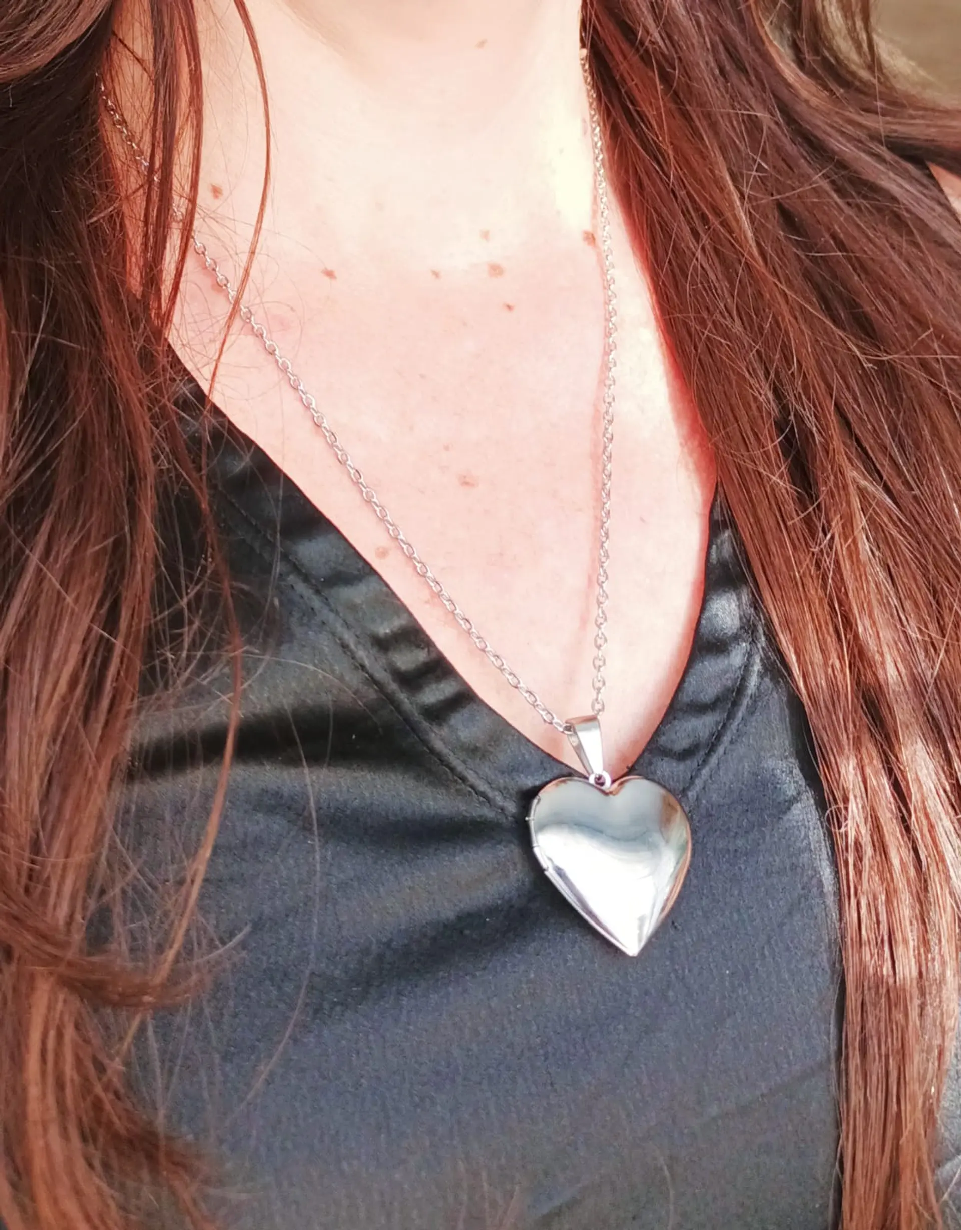 Cadena con dije Relicario corazon liso hipoalergenico  3