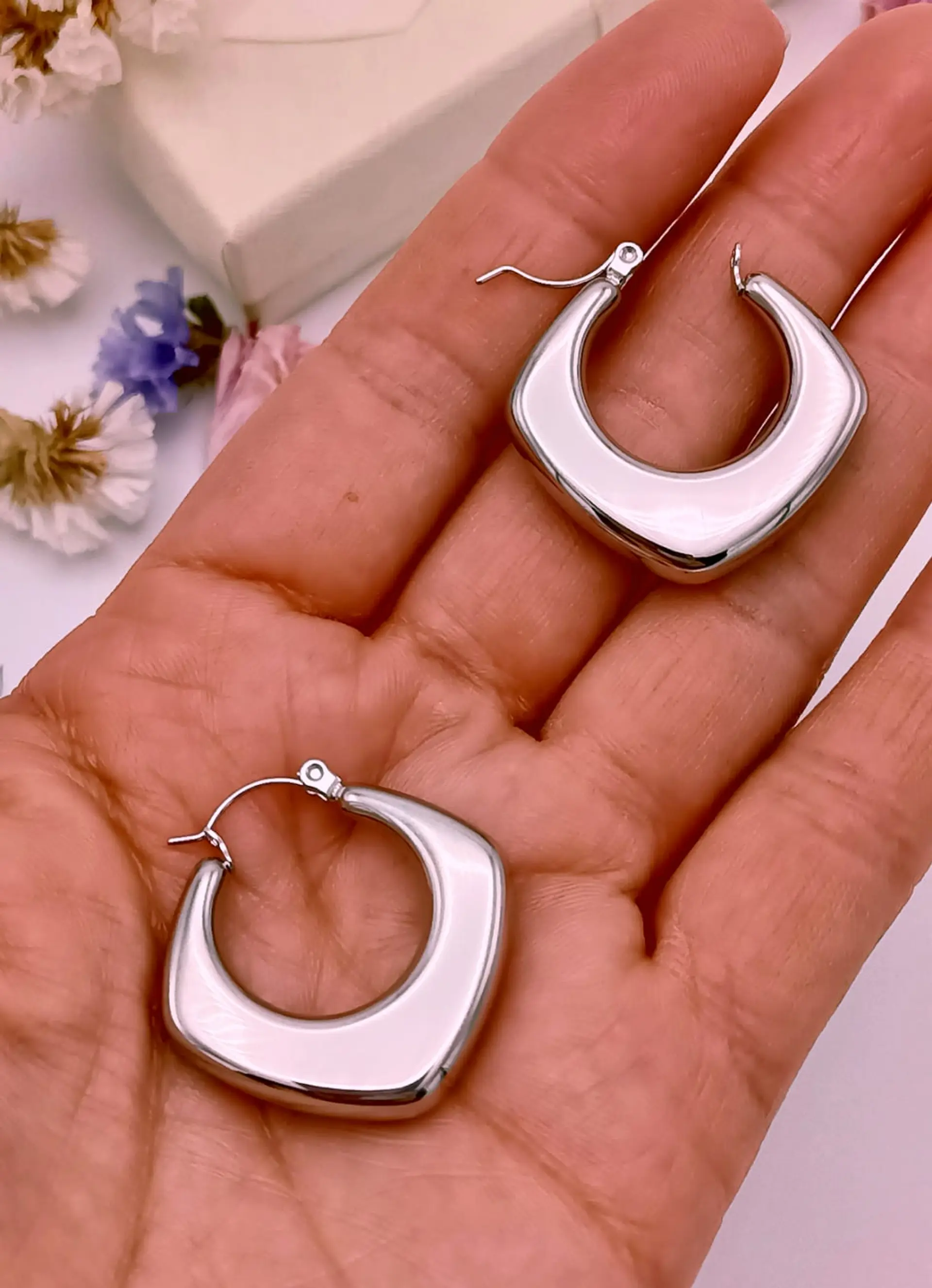 Argollas Chunky Hoop Rombo Plateadas Hipoalergenicas  6