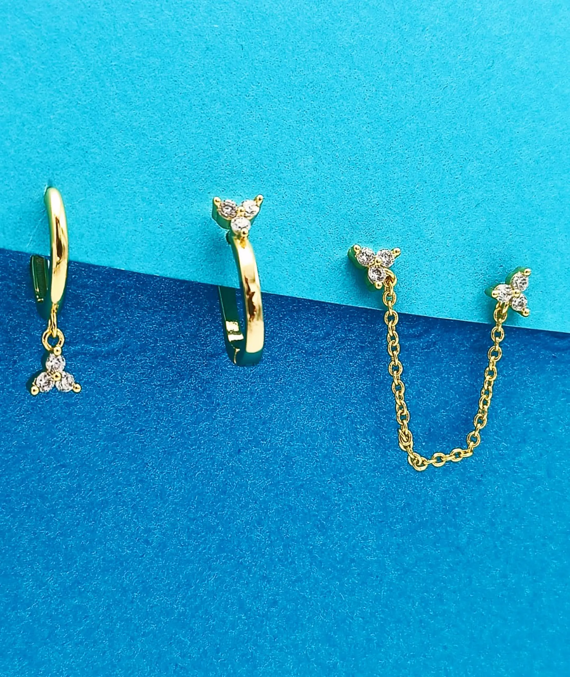Set Conjunto Huggies pendientes Flor trímera chapados En Oro 18k 5