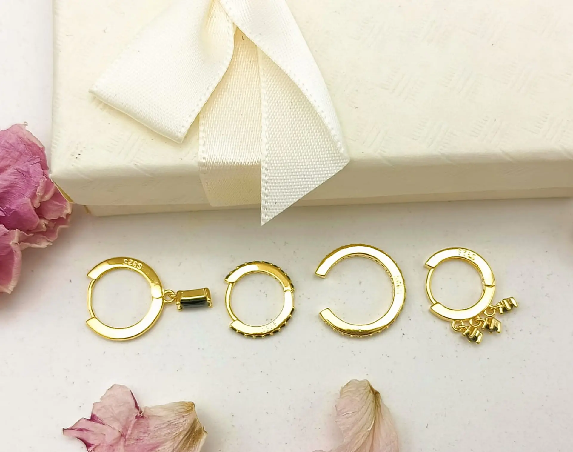 Set Conjunto Huggies modelo Sirius chapados En Oro 18k 3