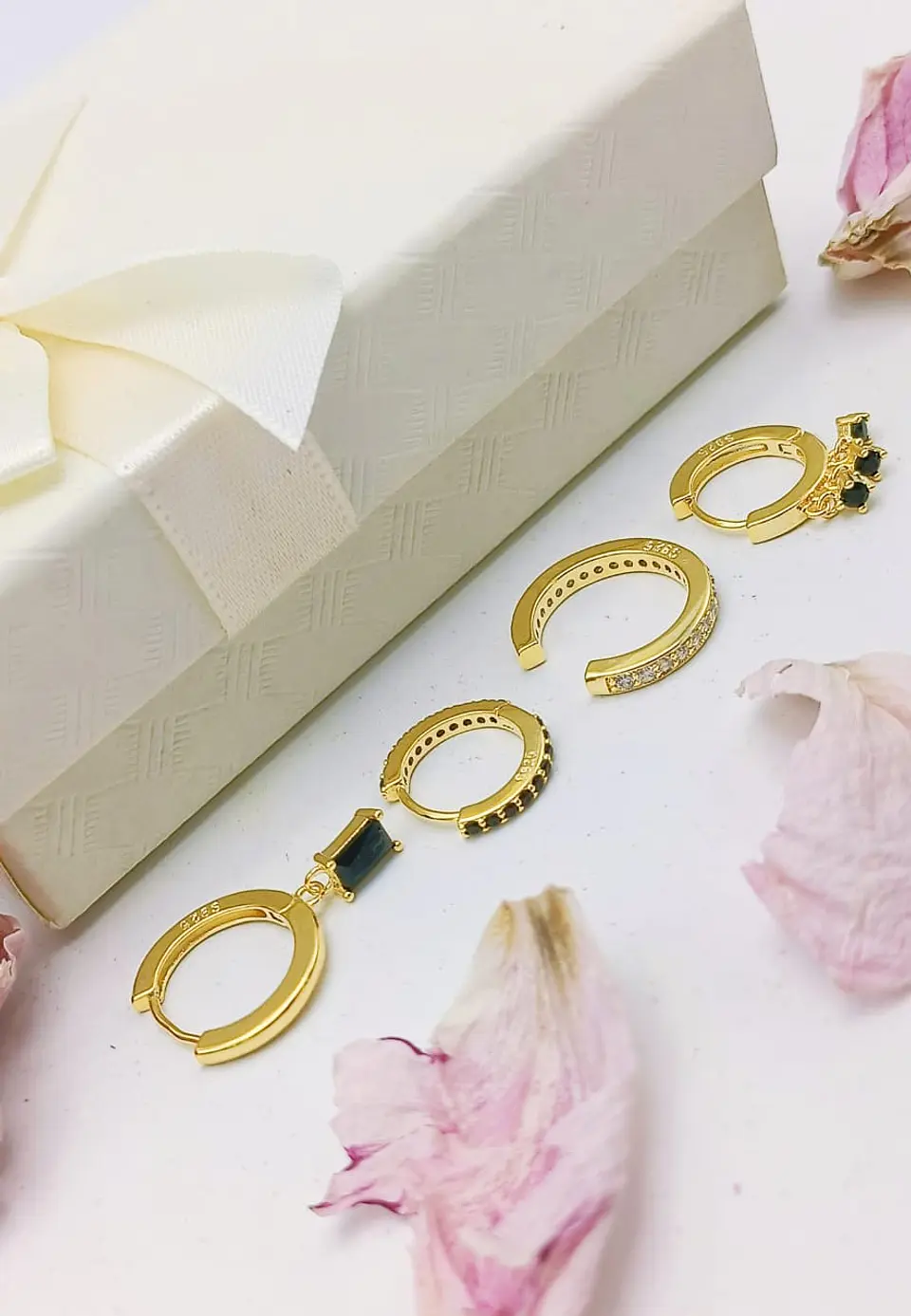 Set Conjunto Huggies modelo Sirius chapados En Oro 18k 6
