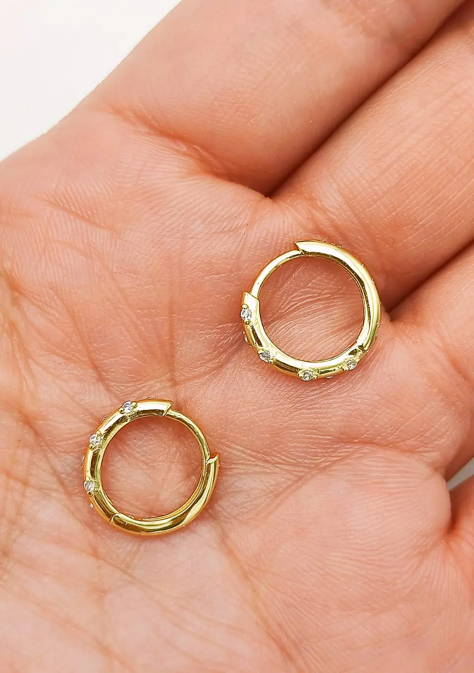 Argollas Huggies modelo Fairy 10mm Zirconias Plata 925 Chapada Oro 18k 3
