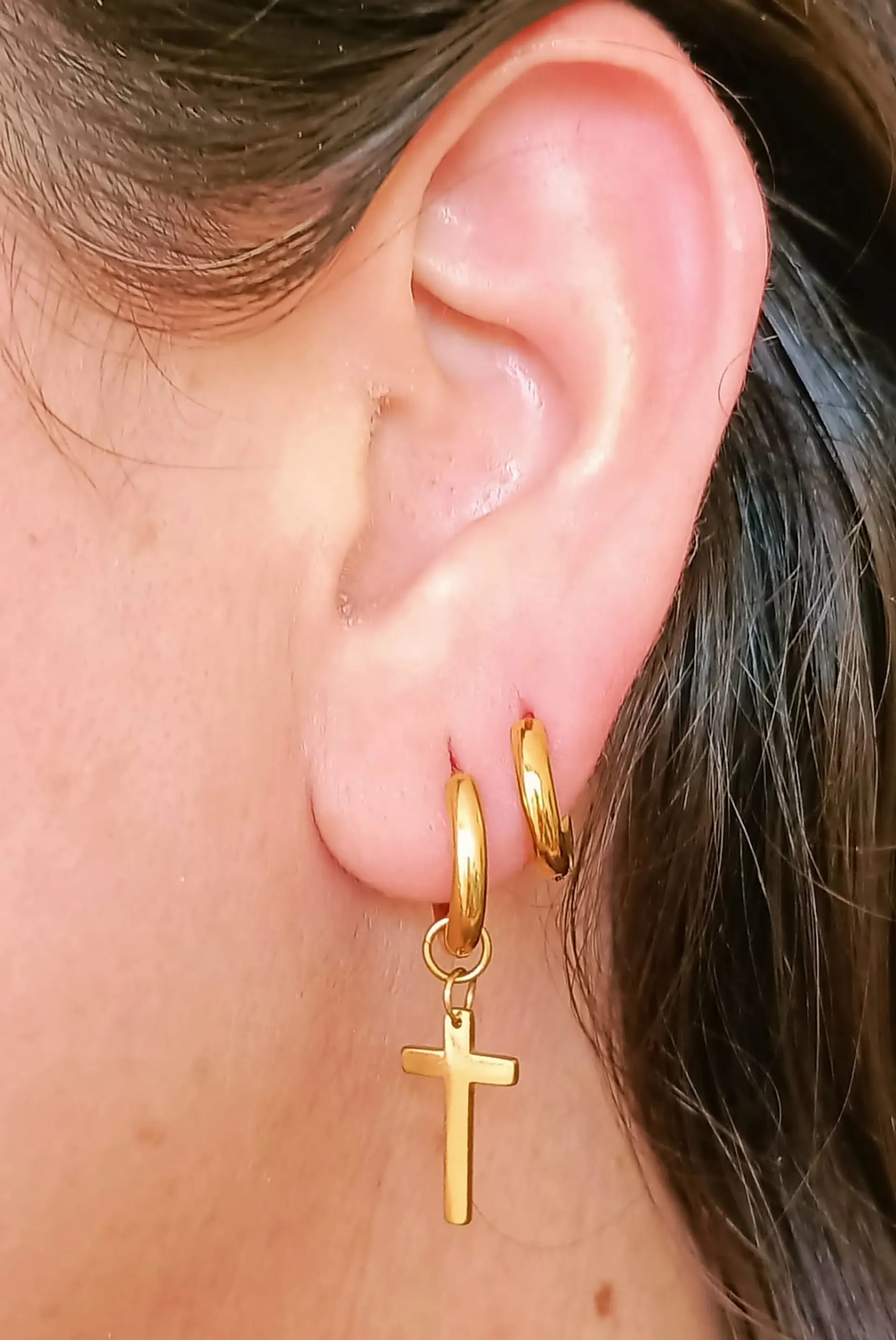 Argollas Huggies chicas 8mm enchapadas en oro 18kl  7
