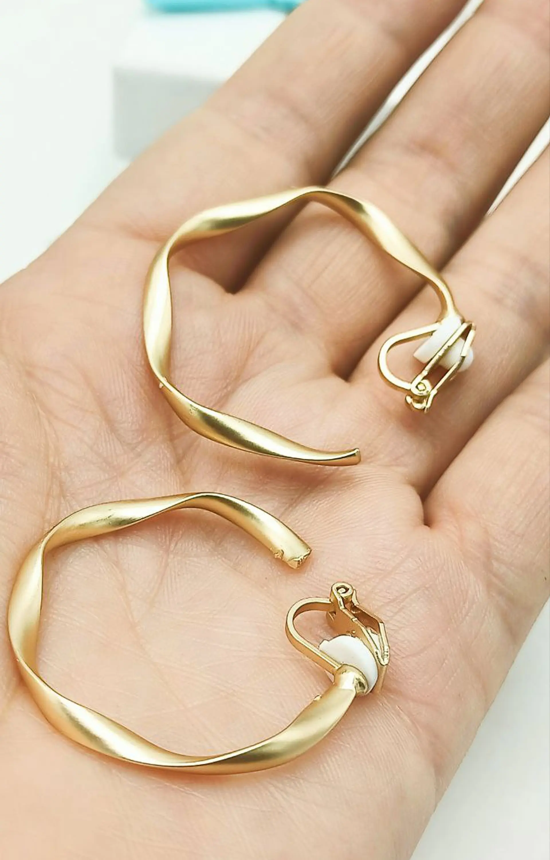 Aros Sin Perforación Argollas Finas Relieve Bañadas En Oro 5