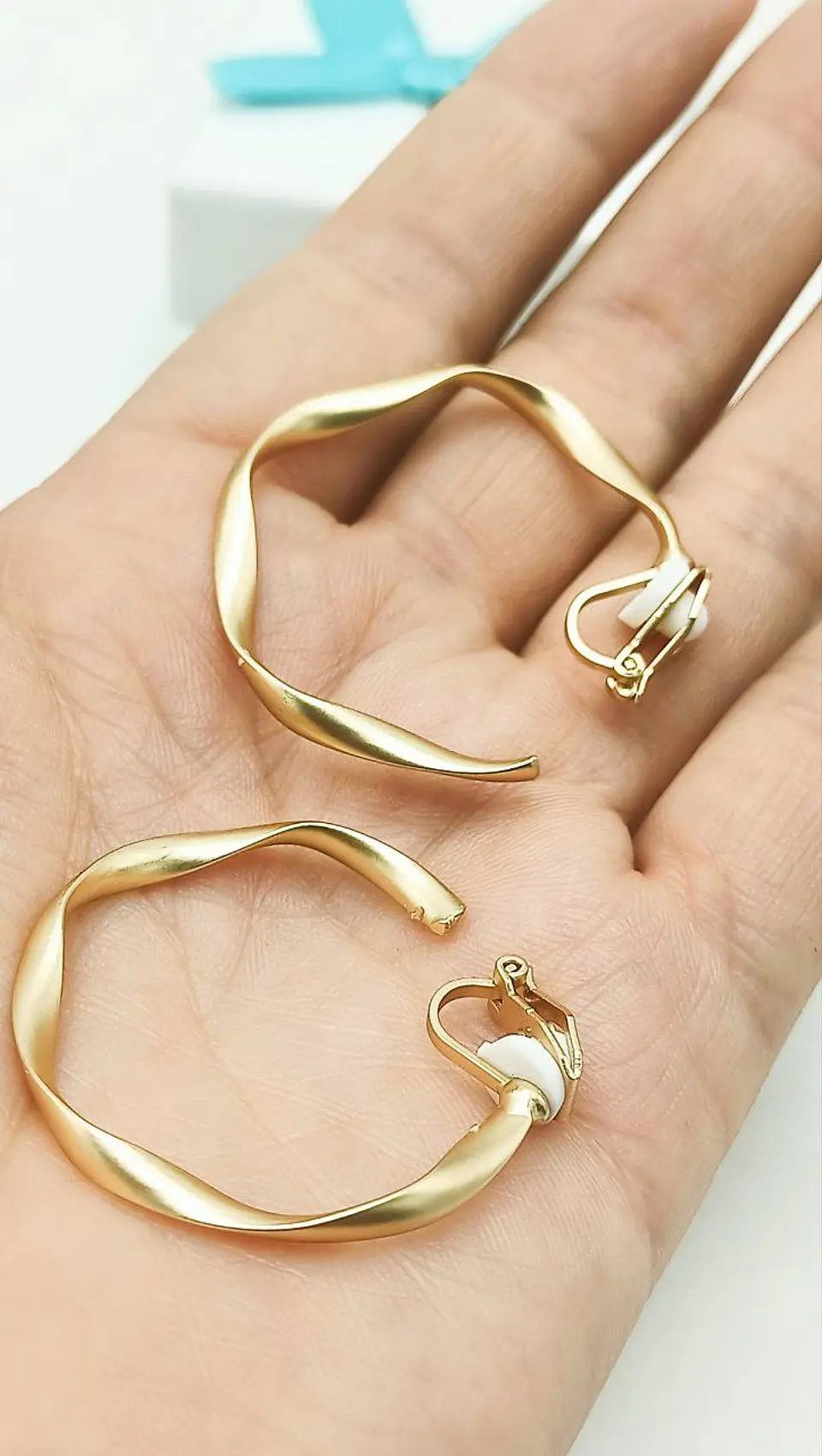 Aros Sin Perforación Argollas Finas Relieve Bañadas En Oro 5