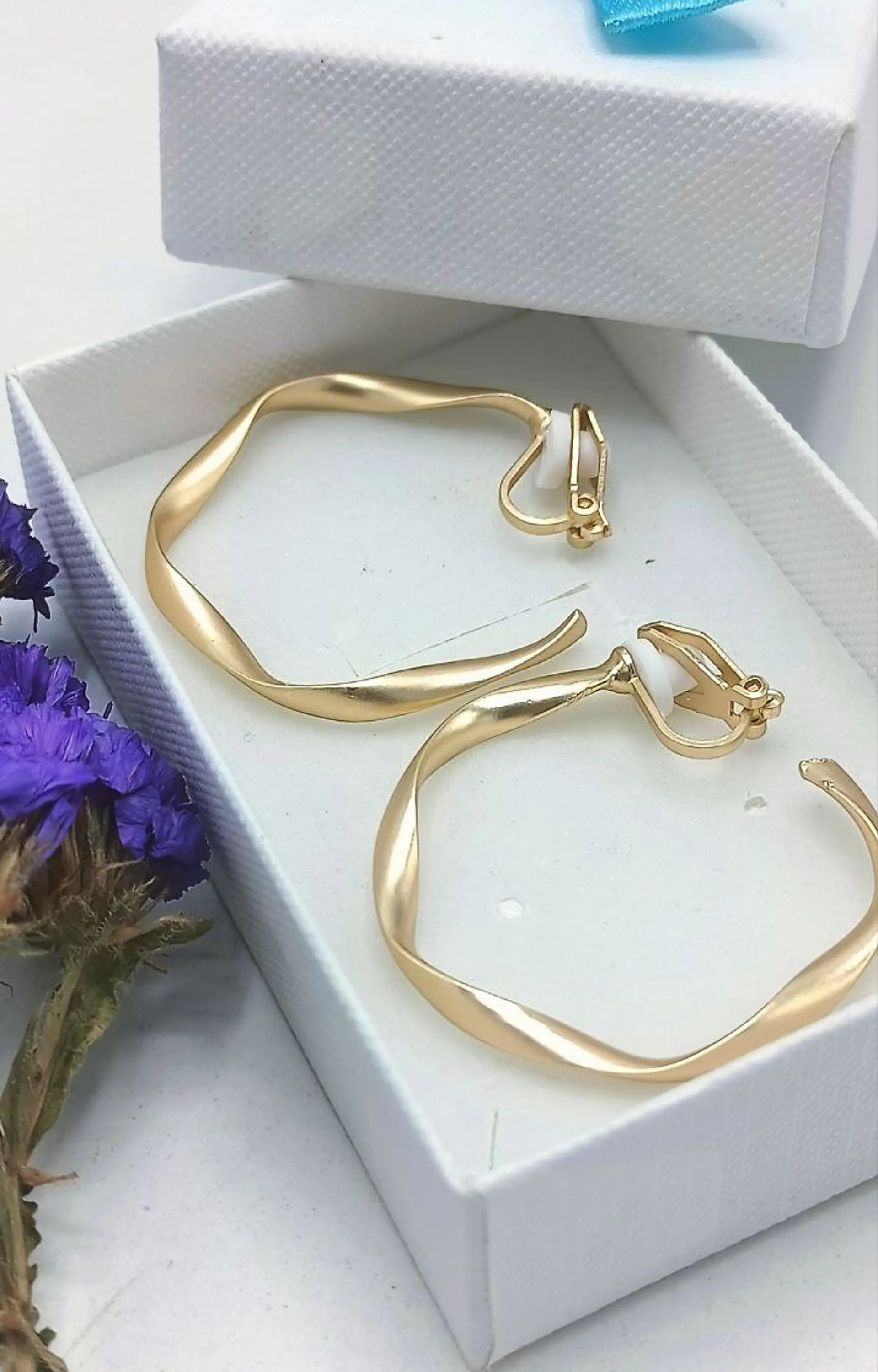 Aros Sin Perforación Argollas Finas Relieve Bañadas En Oro 2