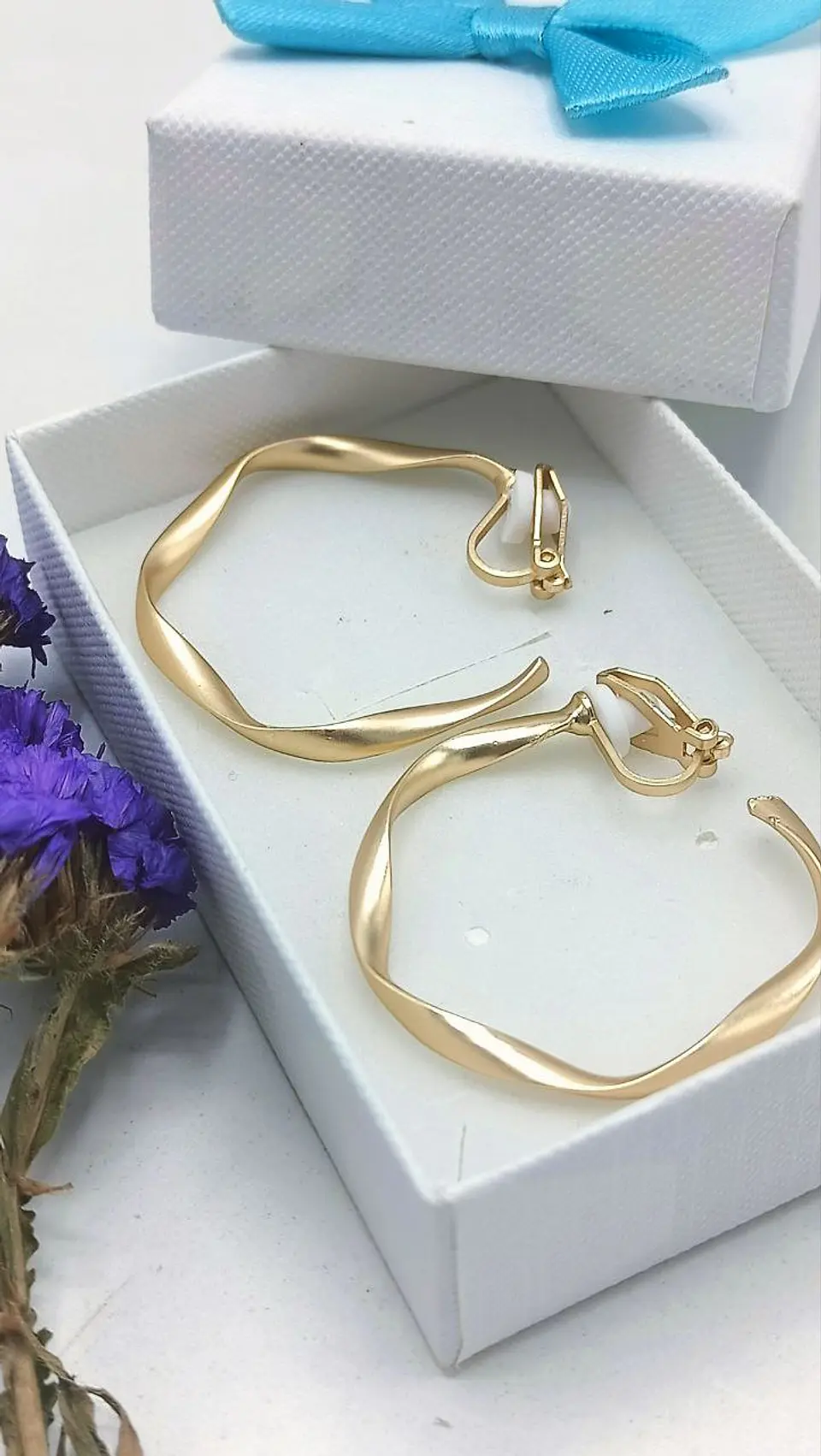 Aros Sin Perforación Argollas Finas Relieve Bañadas En Oro 2