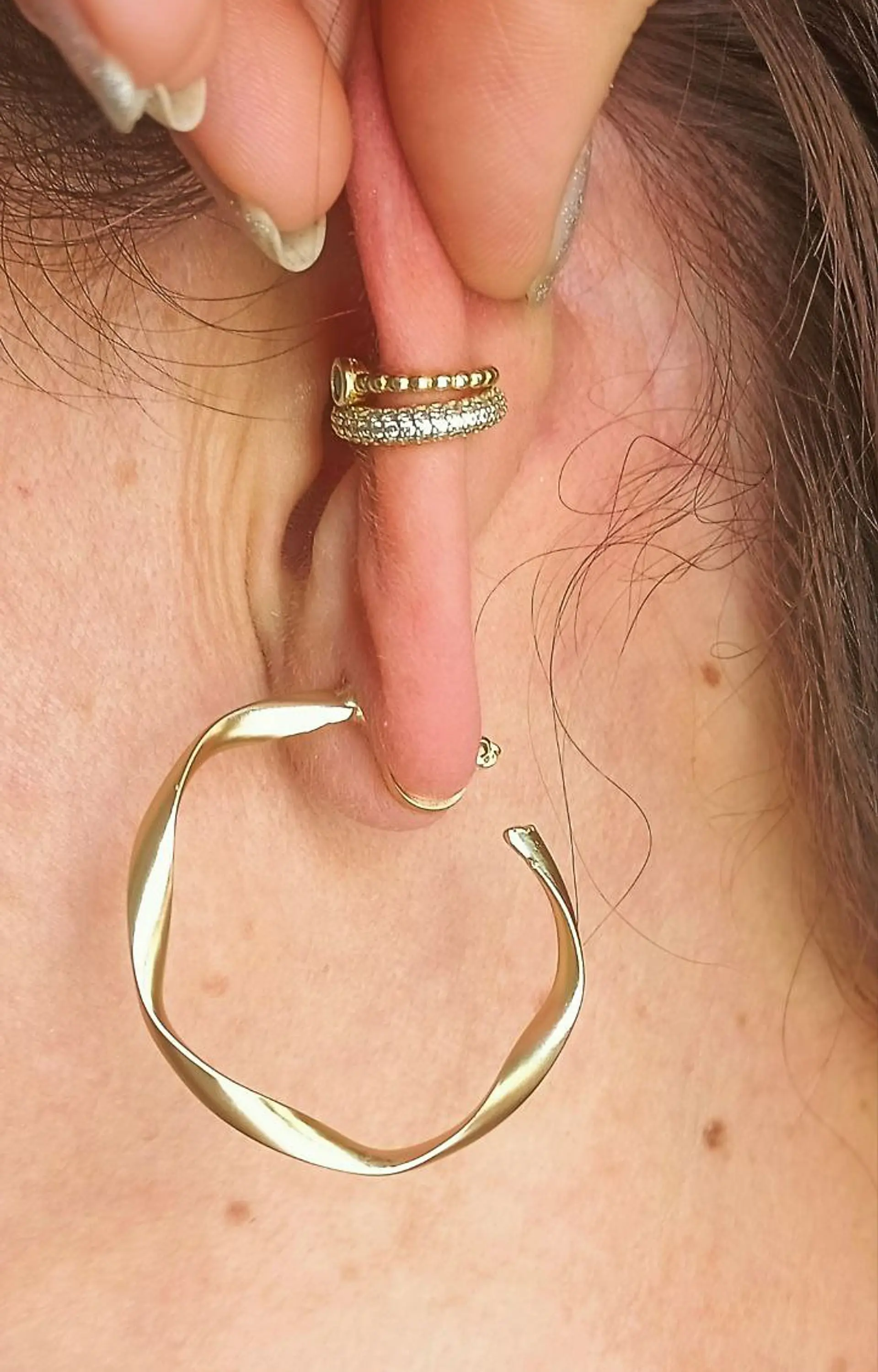 Aros Sin Perforación Argollas Finas Relieve Bañadas En Oro 8
