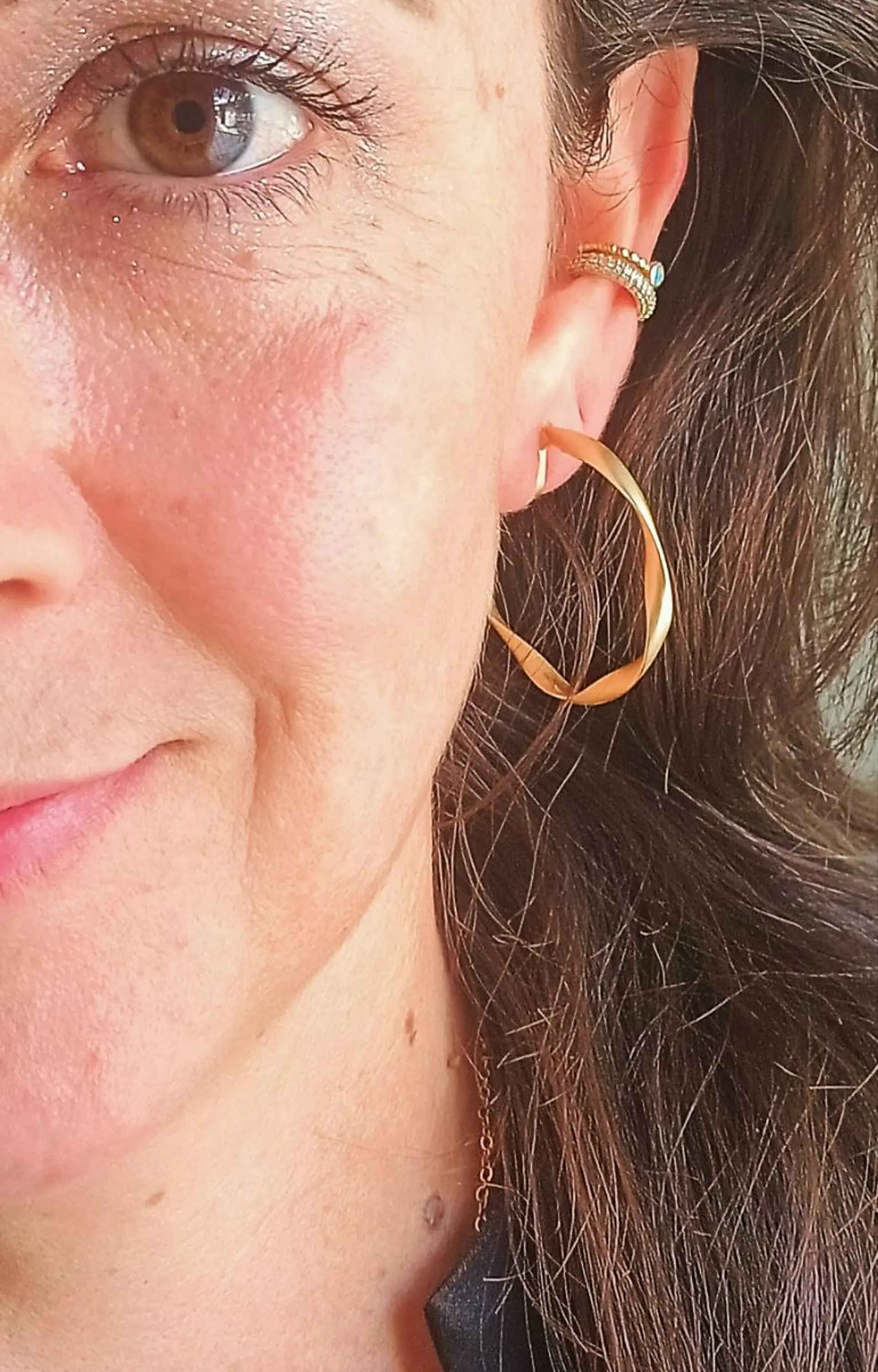 Aros Sin Perforación Argollas Finas Relieve Bañadas En Oro 4