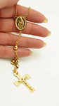 Elegancia Espiritual | Rosario Virgen María Chapado en Oro 18K – Protección y Estilo en Cada Paso - Miniatura 4