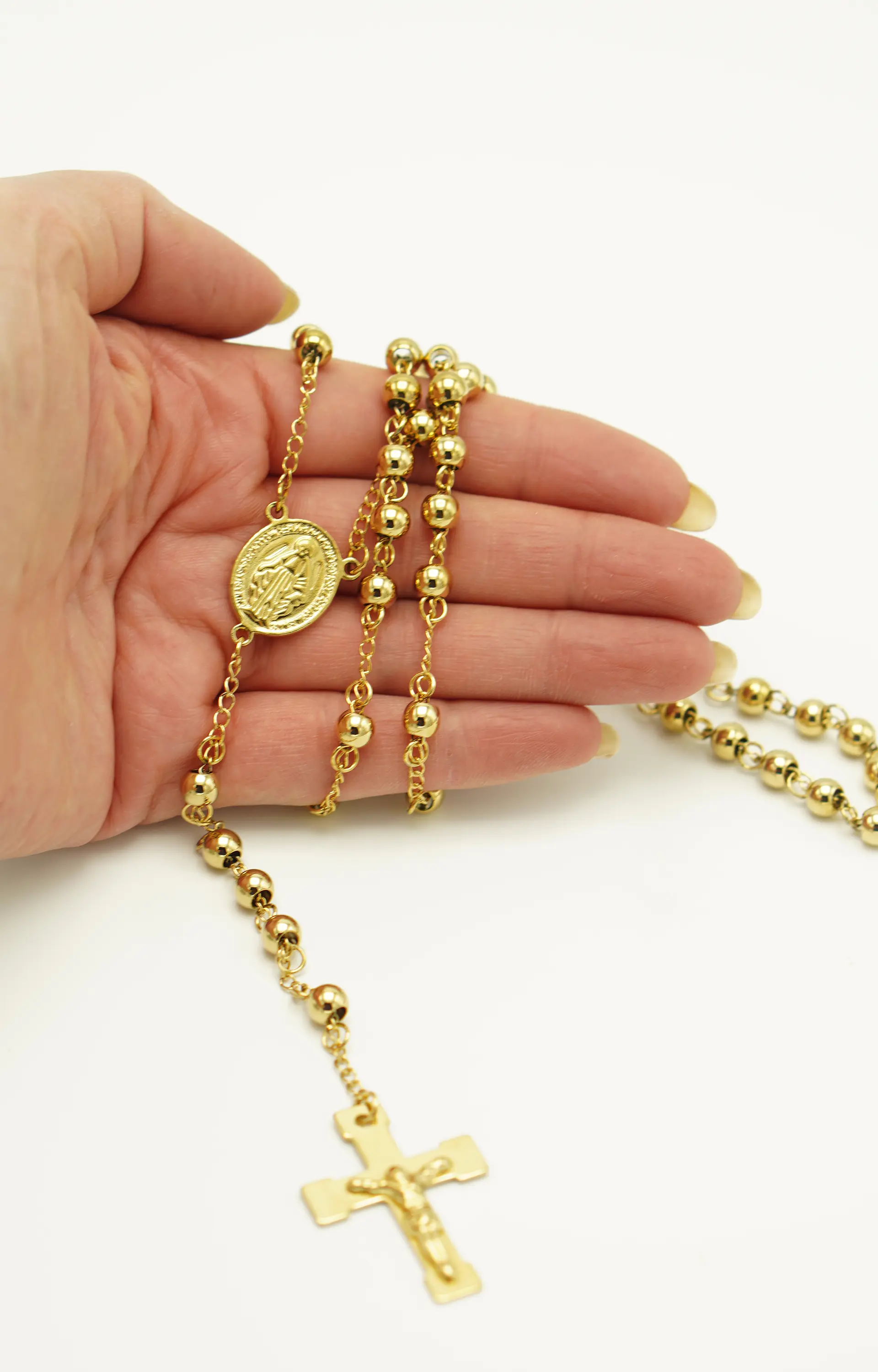 Elegancia Espiritual | Rosario Virgen María Chapado en Oro 18K – Protección y Estilo en Cada Paso 6