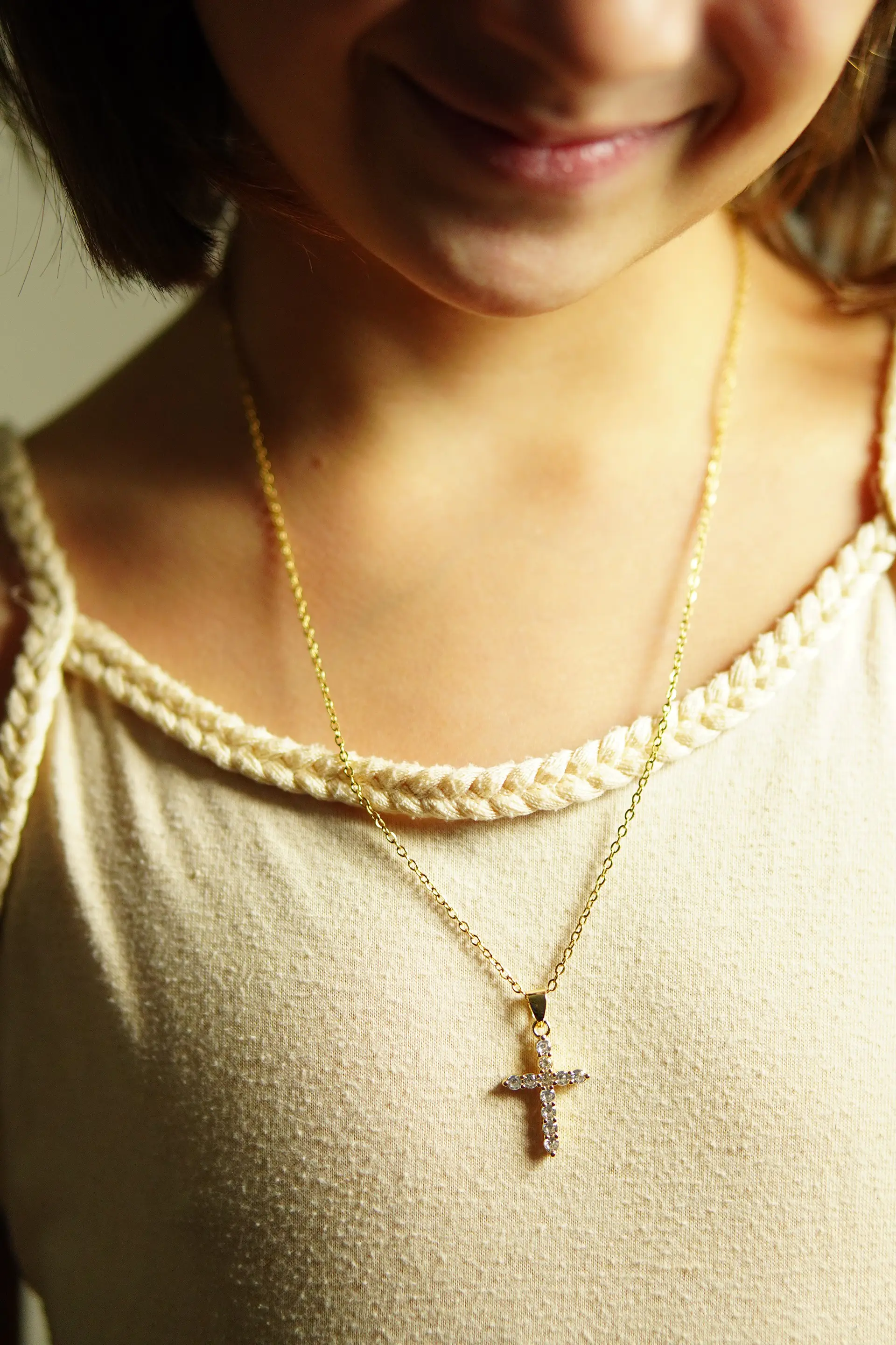 Colgante Cruz De Zirconios AAA Chapado En Oro 18k  4