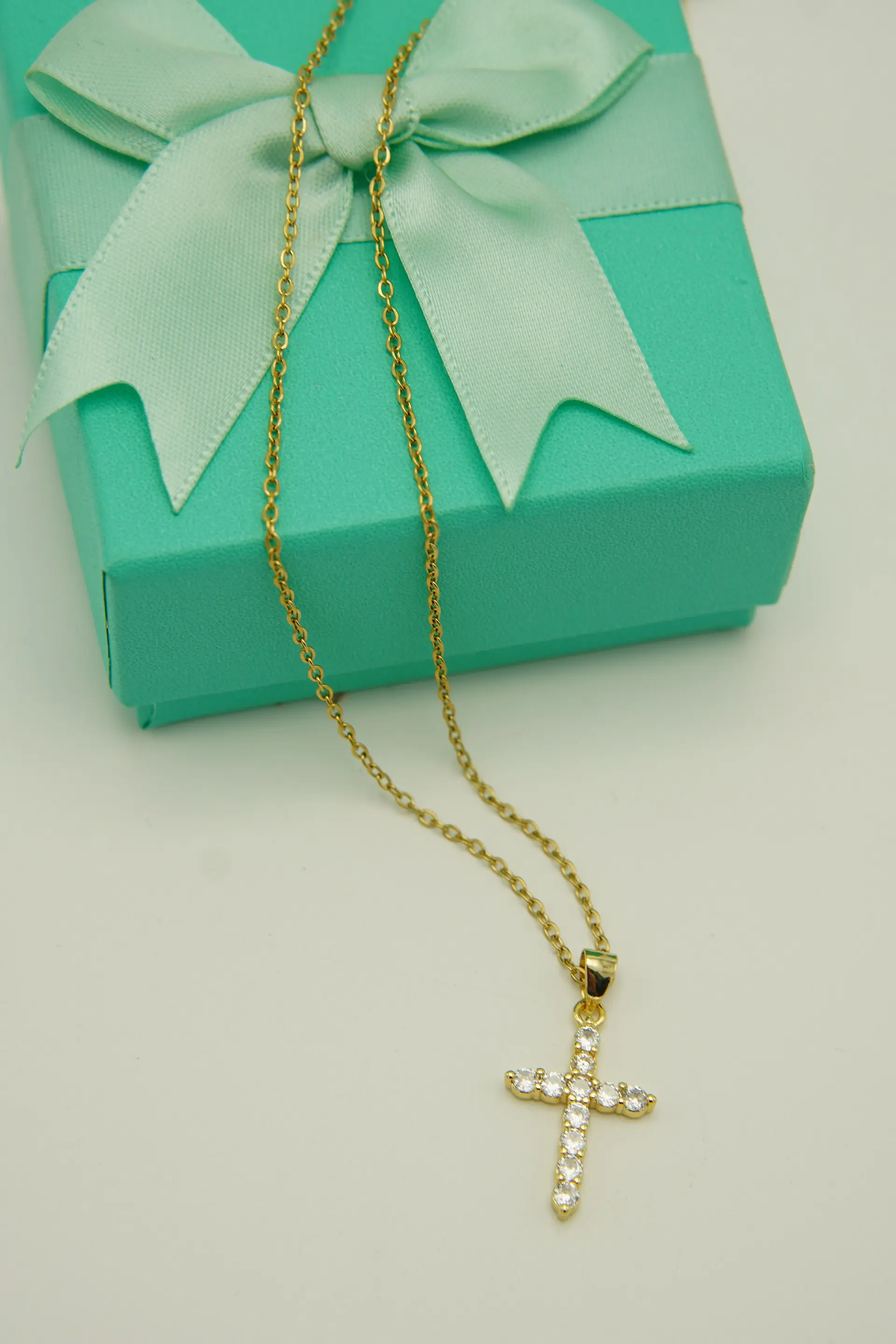 Colgante Cruz De Zirconios AAA Chapado En Oro 18k  2