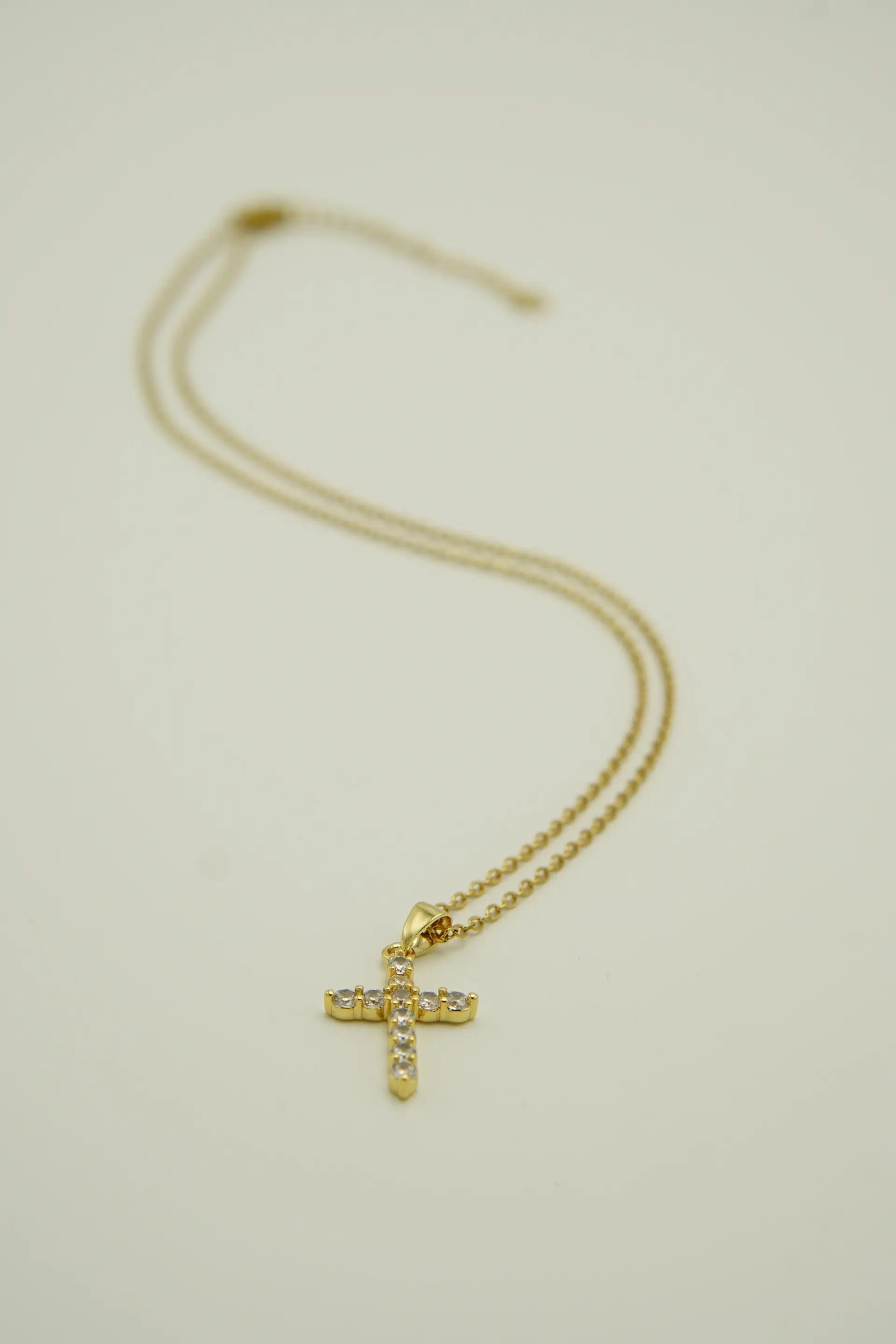 Colgante Cruz De Zirconios AAA Chapado En Oro 18k  8
