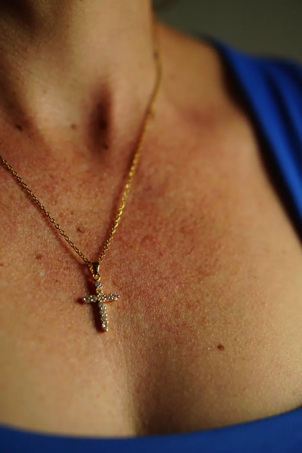 Colgante Cruz De Zirconios AAA Chapado En Oro 18k  9