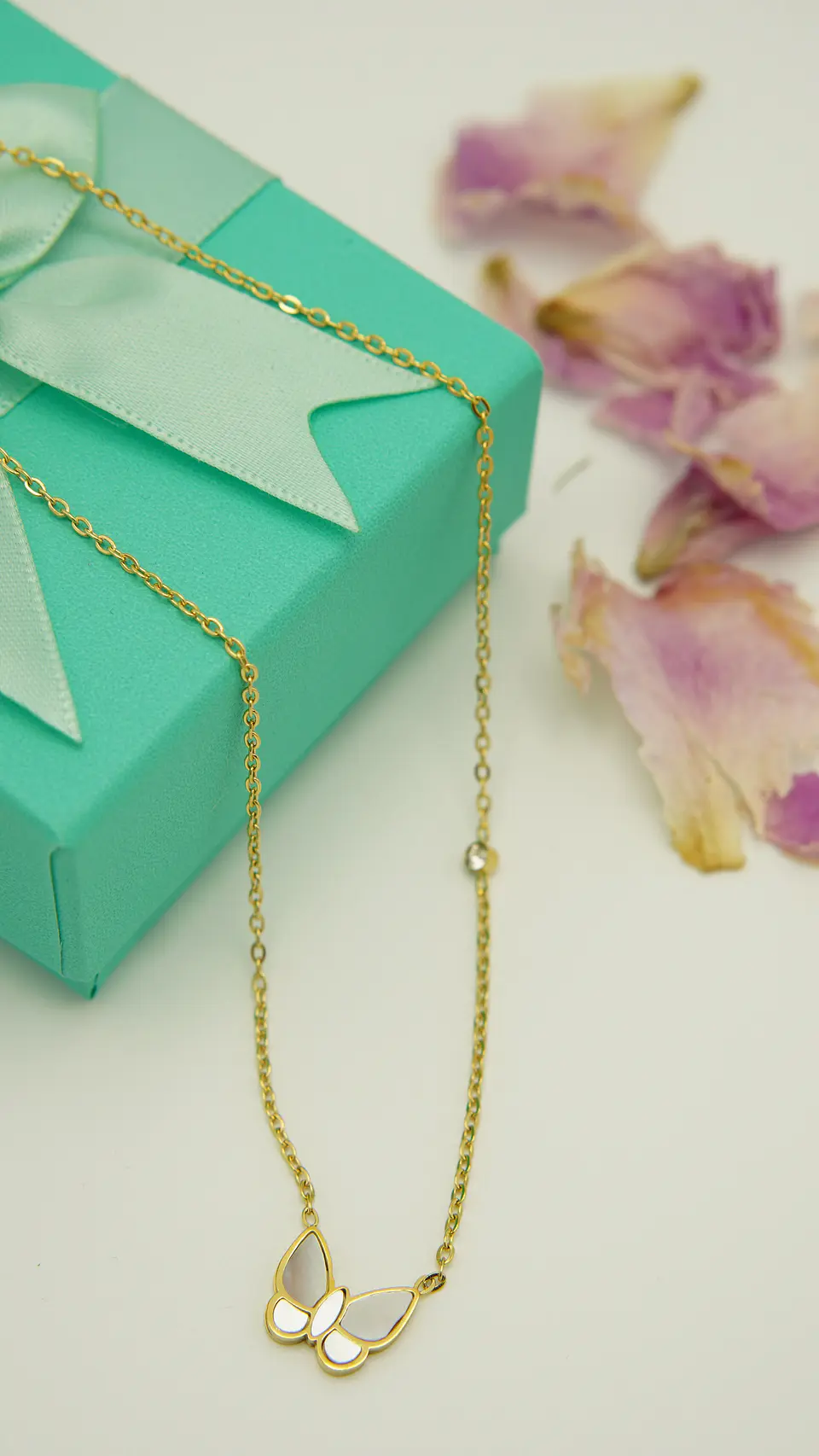 Colgante Mariposa Nácar Punto De Luz Chapado En Oro 18k 2