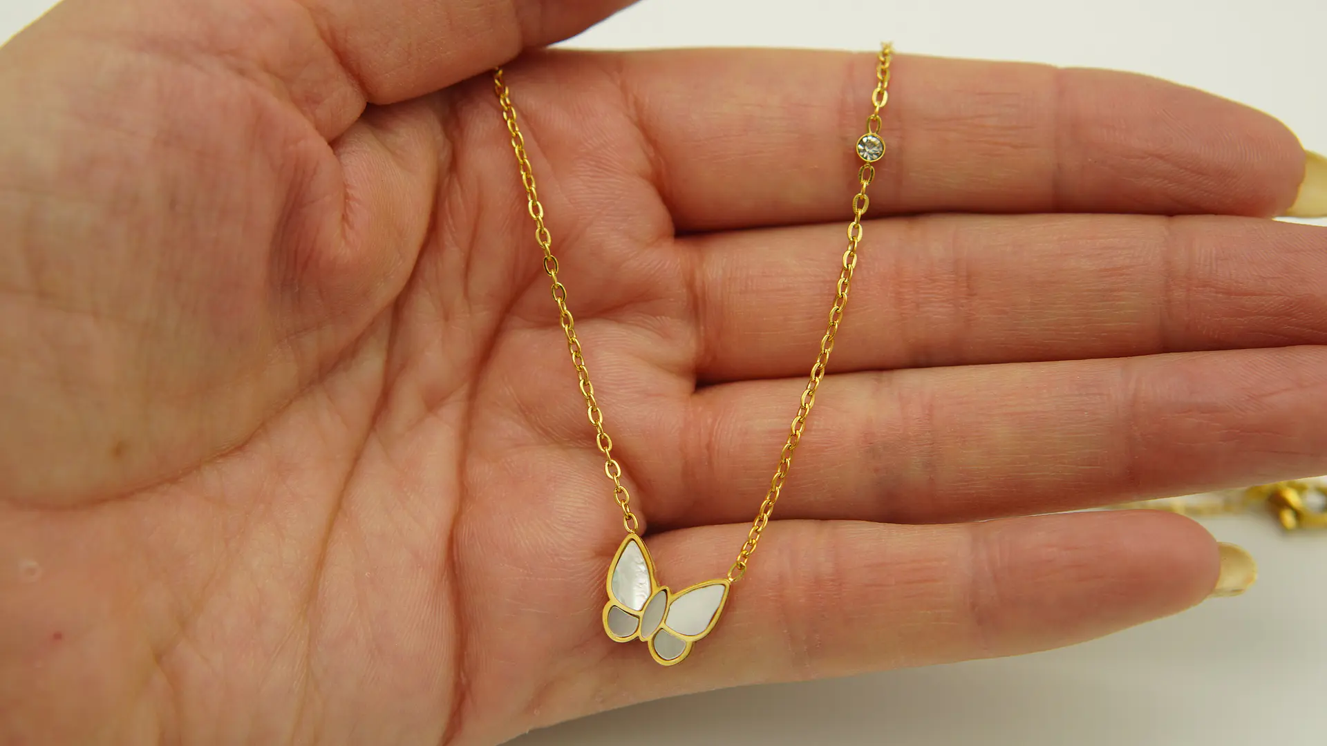Colgante Mariposa Nácar Punto De Luz Chapado En Oro 18k 5