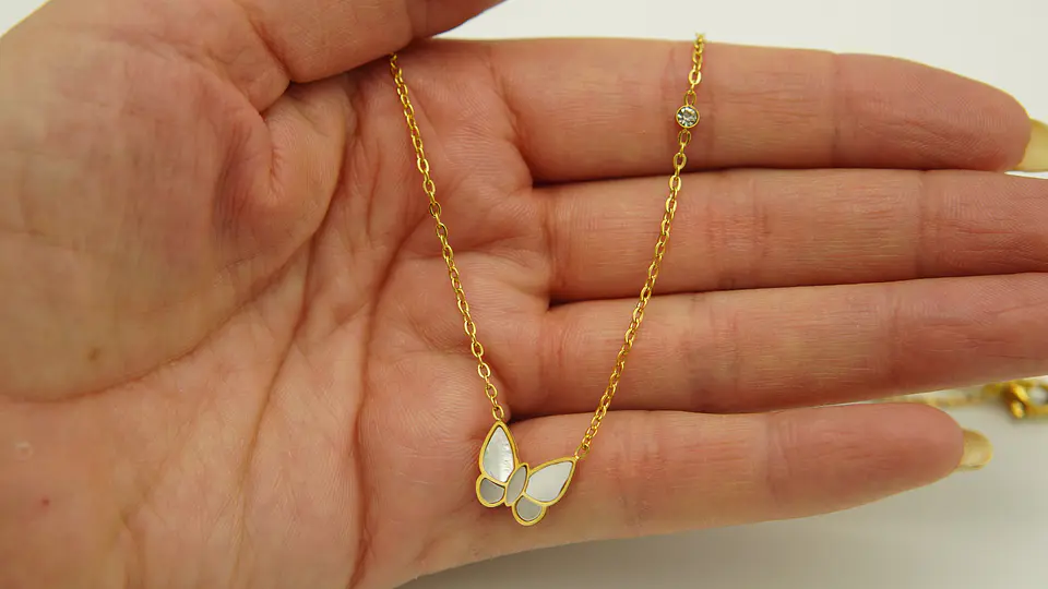 Colgante Mariposa Nácar Punto De Luz Chapado En Oro 18k 5