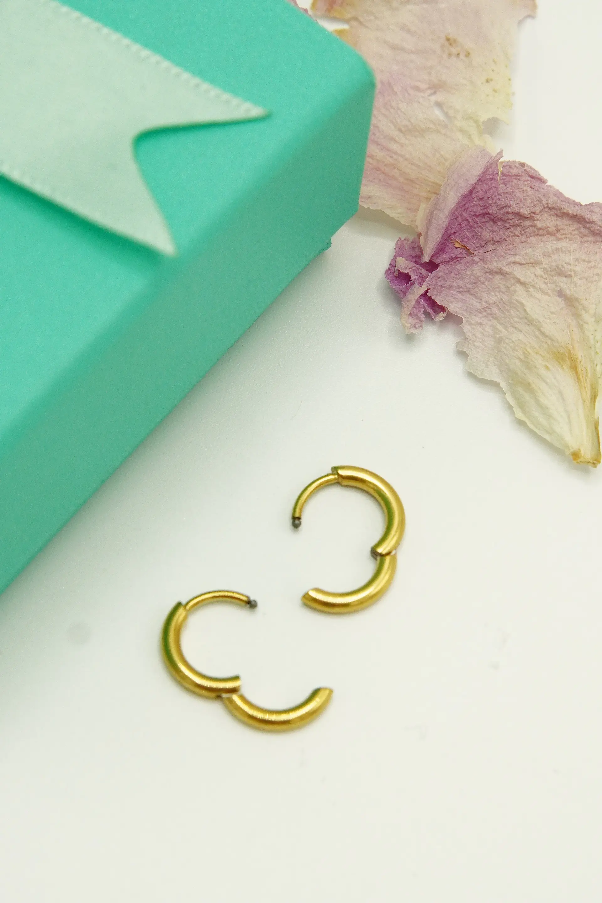 Argollas lisas Aura Titanio 8mm Astm F136 Chapadas En Oro 18k  7