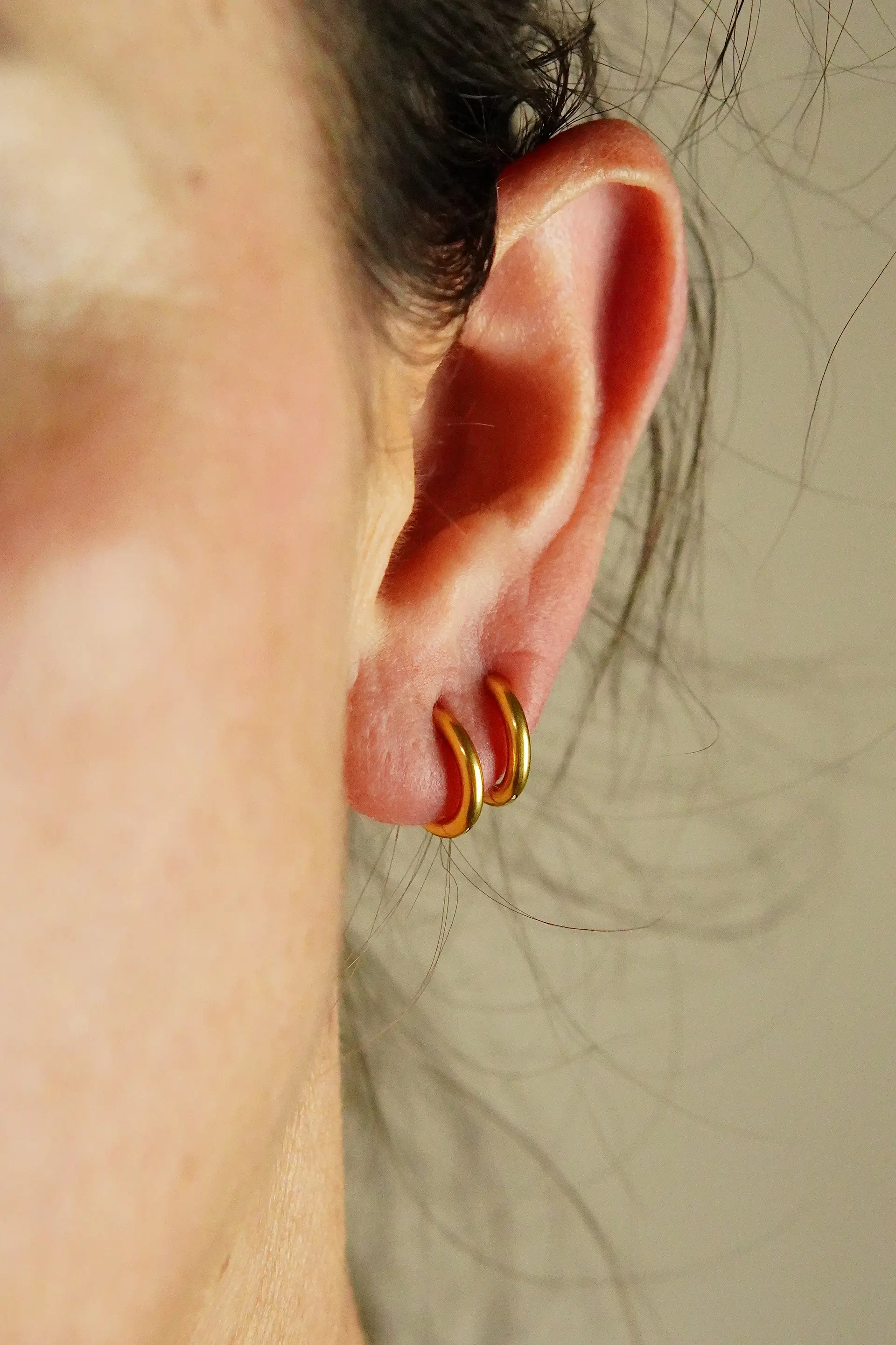 Argollas lisas Aura Titanio 8mm Astm F136 Chapadas En Oro 18k  4